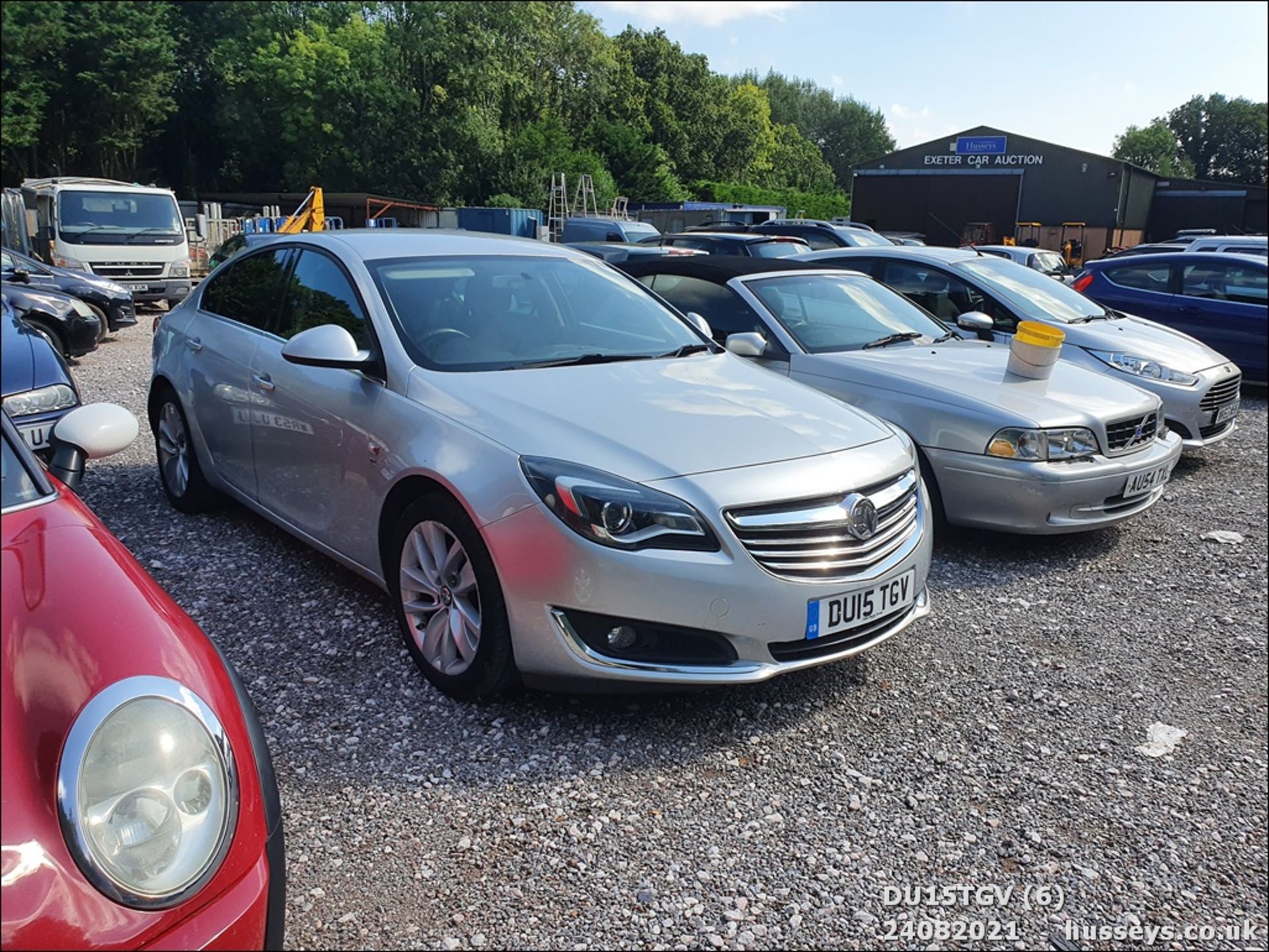 15/15 VAUXHALL INSIGNIA SRI NAV CDTI AUT - 1956cc 5dr Hatchback (Silver) - Image 6 of 16