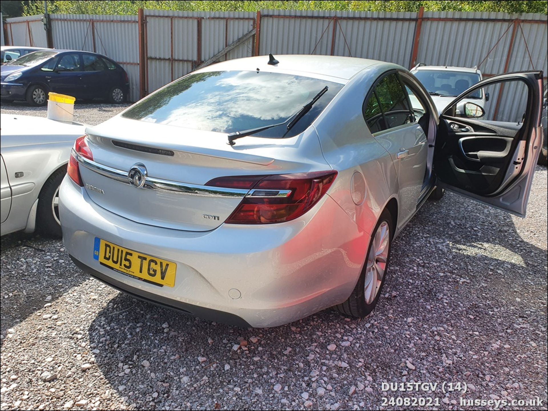 15/15 VAUXHALL INSIGNIA SRI NAV CDTI AUT - 1956cc 5dr Hatchback (Silver) - Image 14 of 16