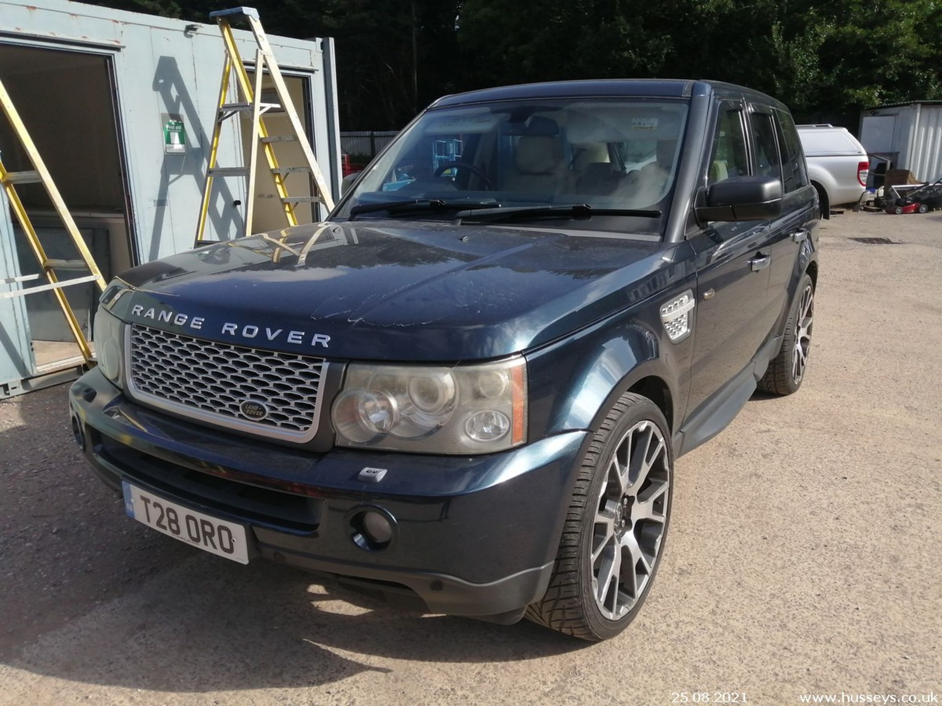 2006 LAND ROVER RANGE ROVER SP HSE TDV6 A - 2720cc 5dr Estate (Blue) - Image 6 of 15