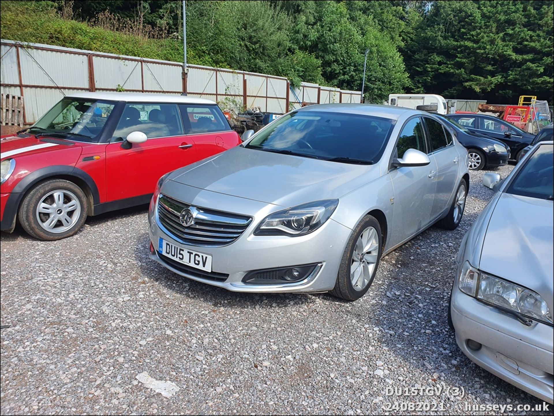 15/15 VAUXHALL INSIGNIA SRI NAV CDTI AUT - 1956cc 5dr Hatchback (Silver) - Image 3 of 16