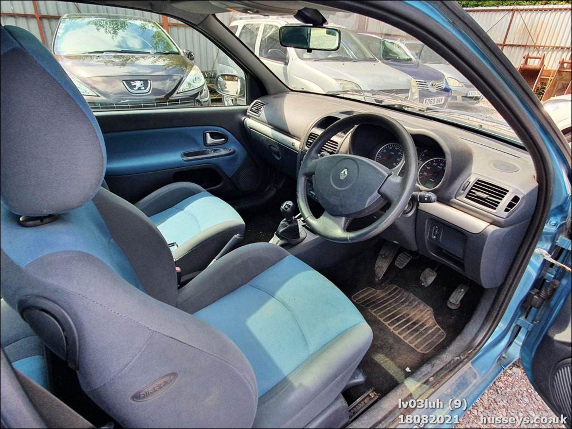 03/03 RENAULT CLIO DYNAM BILLABONG 16V - 1390cc 3dr Hatchback (Blue, 60k) - Image 9 of 14