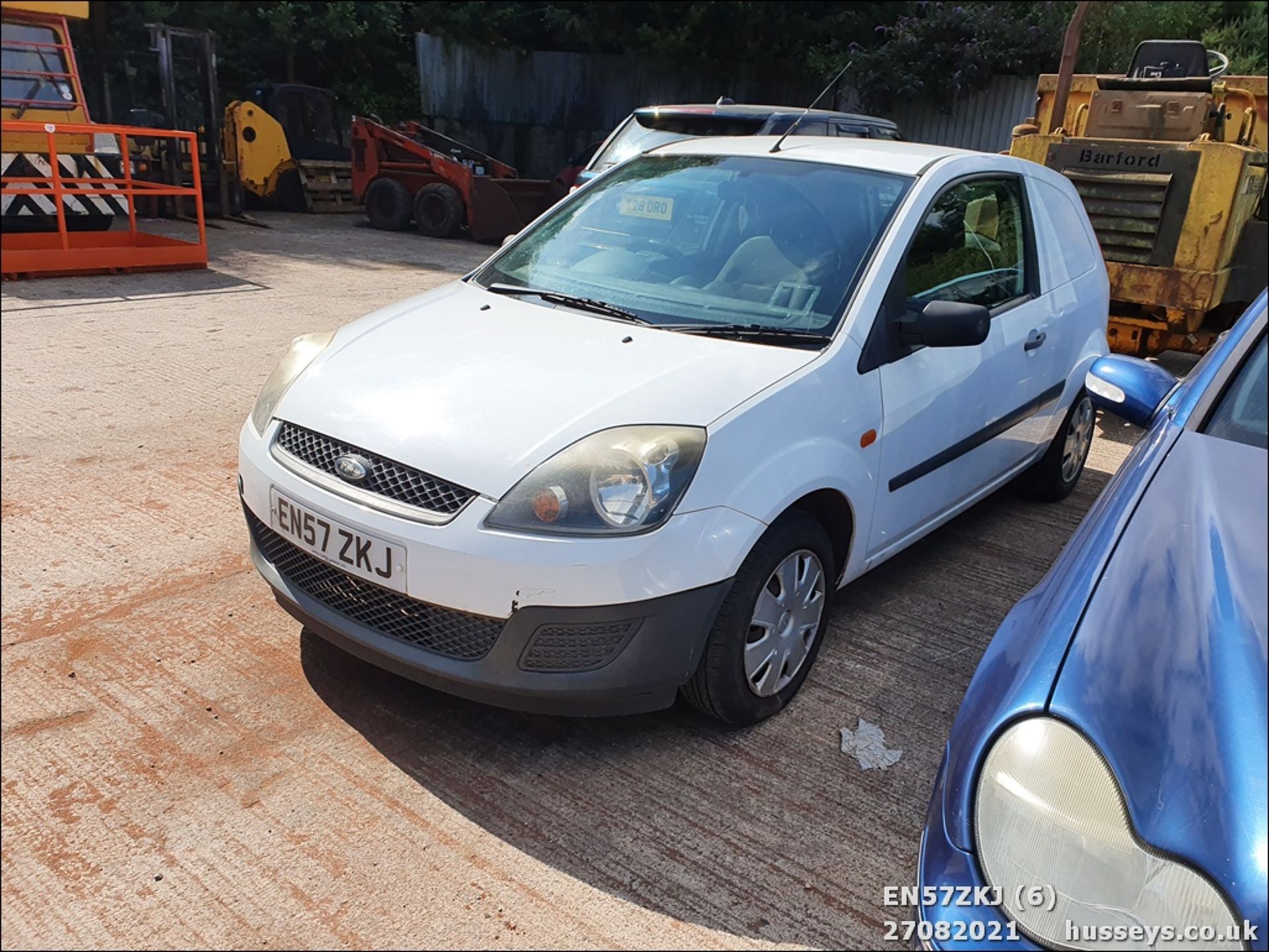 08/57 FORD FIESTA TDCI - 1399cc 3dr Van (White, 147k) - Image 5 of 10