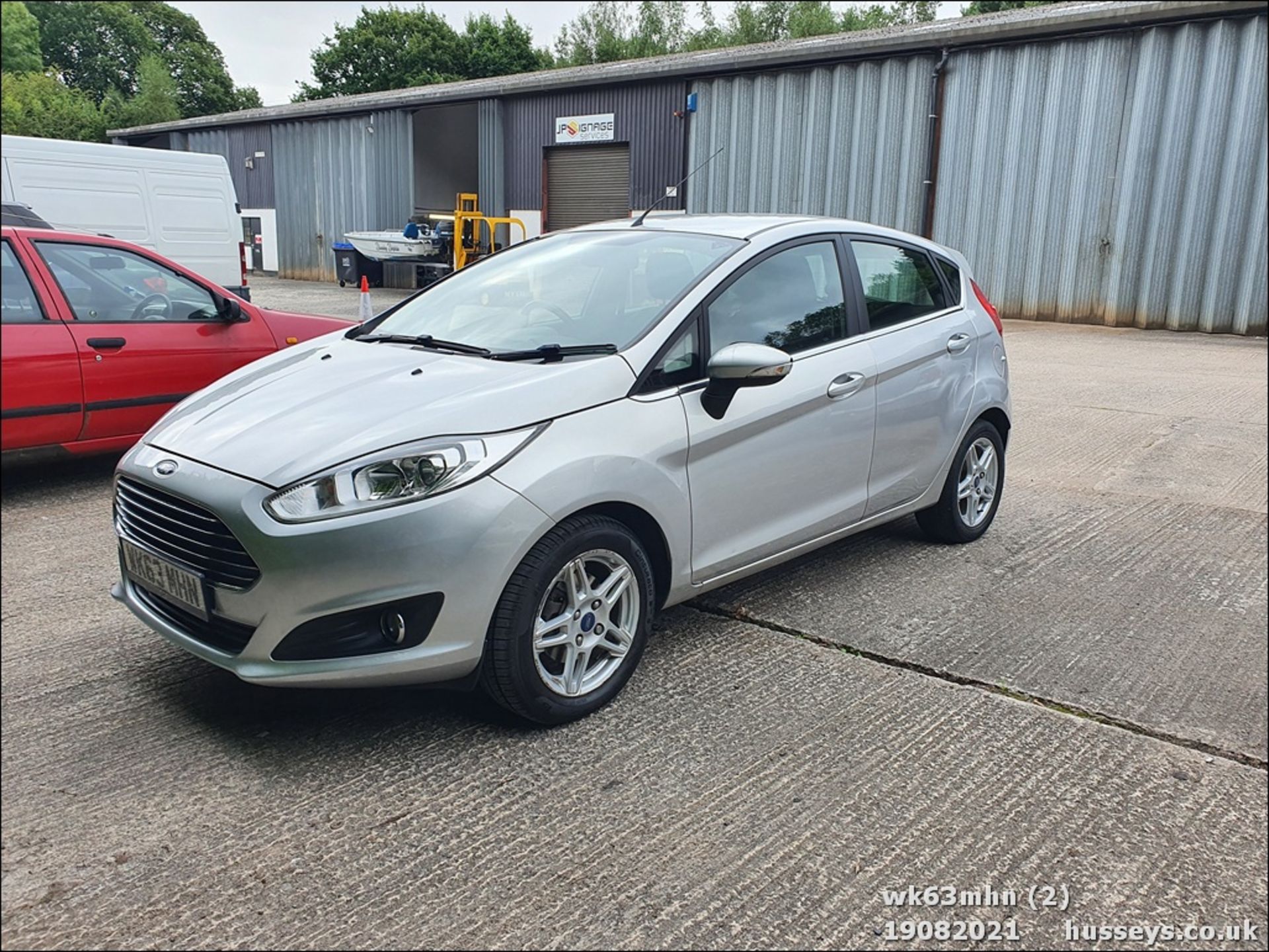 13/63 FORD FIESTA ZETEC - 998cc 5dr Hatchback (Silver, 86k) - Image 2 of 14