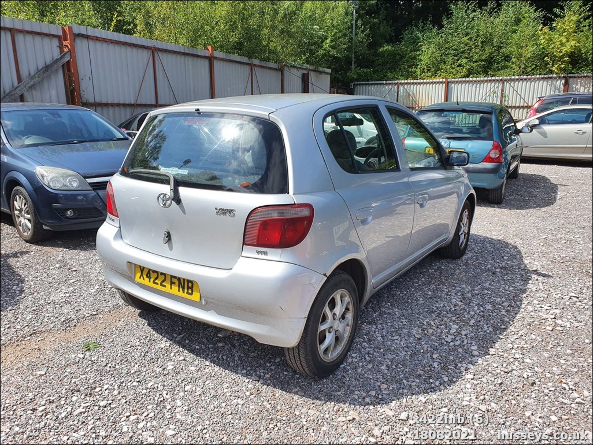 2001 TOYOTA YARIS CDX FREE-TRONIC - 998cc 5dr Hatchback (Silver, 77k) - Image 6 of 16