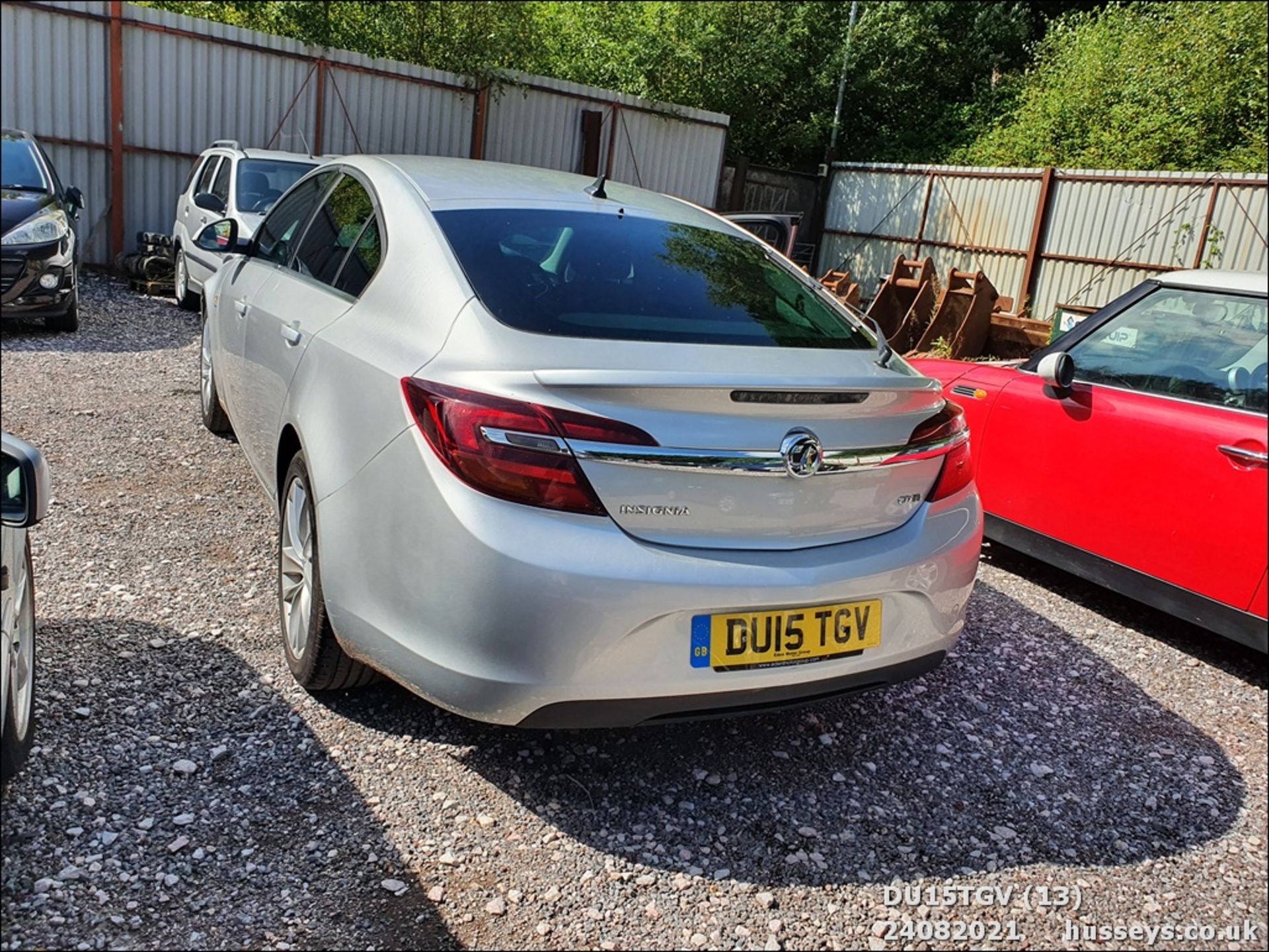 15/15 VAUXHALL INSIGNIA SRI NAV CDTI AUT - 1956cc 5dr Hatchback (Silver) - Image 13 of 16