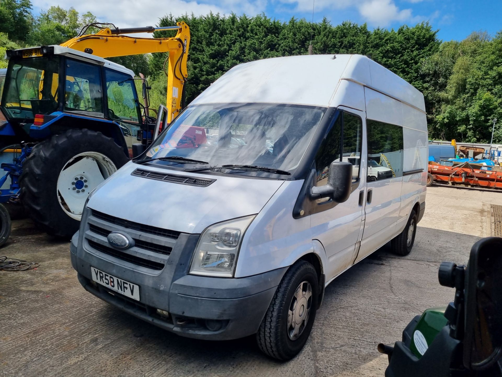 08/58 FORD TRANSIT 100 T350L RWD - 2402cc 5dr Van (Silver) - Image 3 of 11