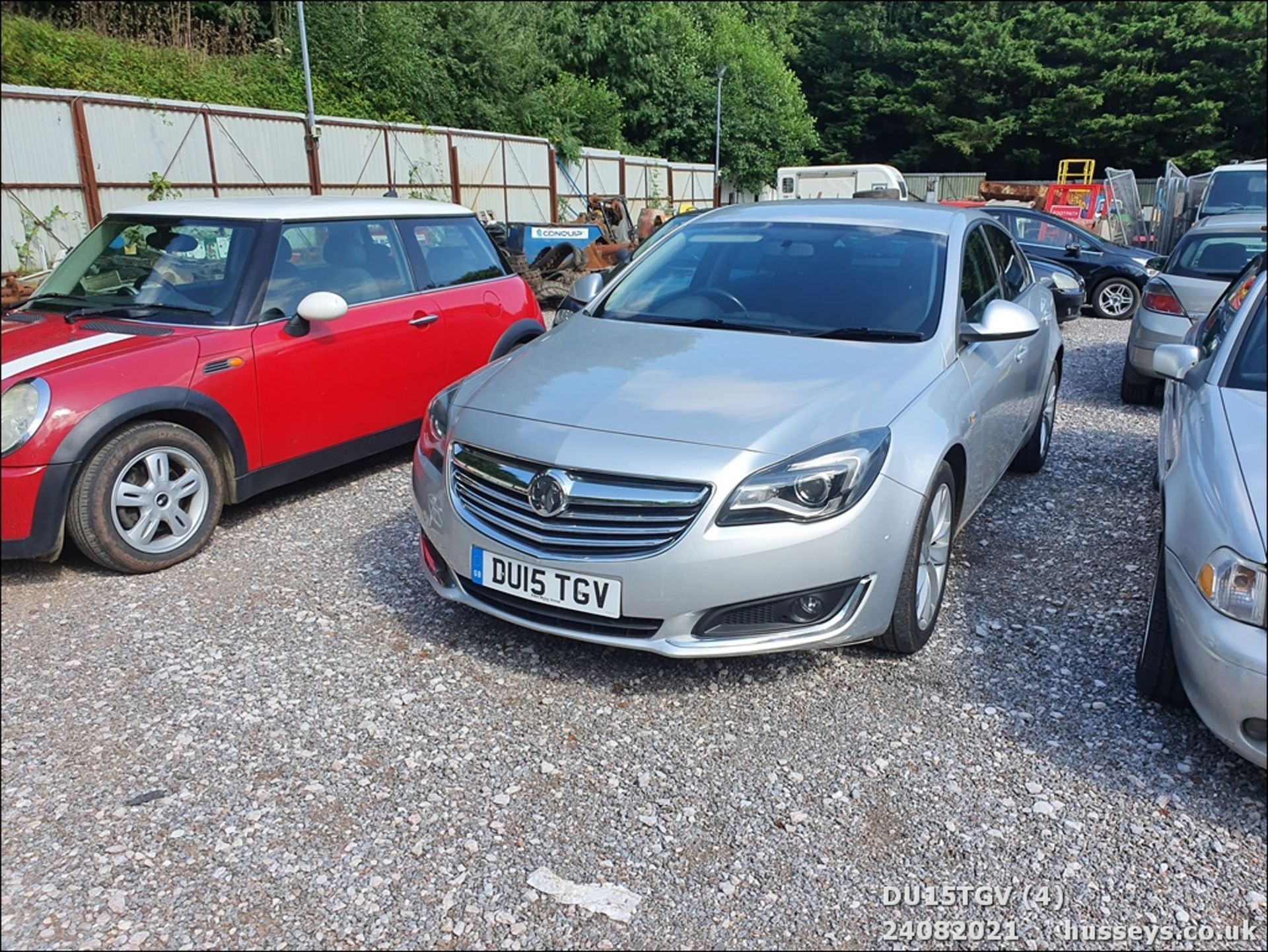 15/15 VAUXHALL INSIGNIA SRI NAV CDTI AUT - 1956cc 5dr Hatchback (Silver) - Image 4 of 16