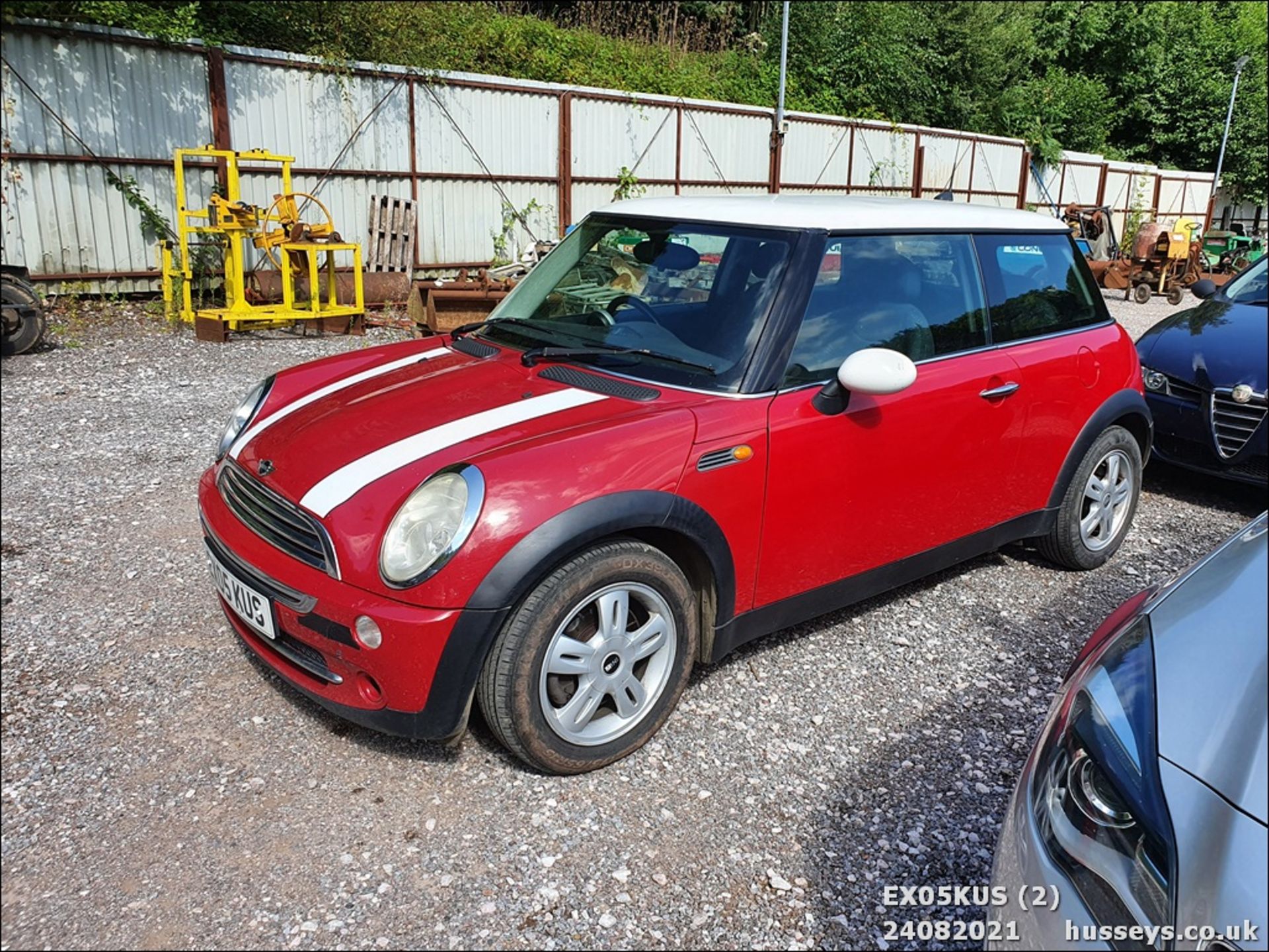 05/05 MINI MINI ONE - 1598cc 3dr Hatchback (Red, 142k) - Image 2 of 19