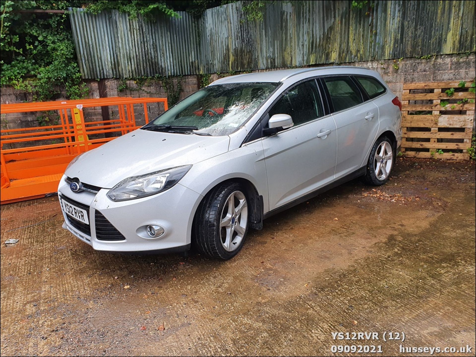 12/12 FORD FOCUS TITANIUM TURBO - 1596cc 5dr Estate (Silver, 67k) - Image 13 of 15