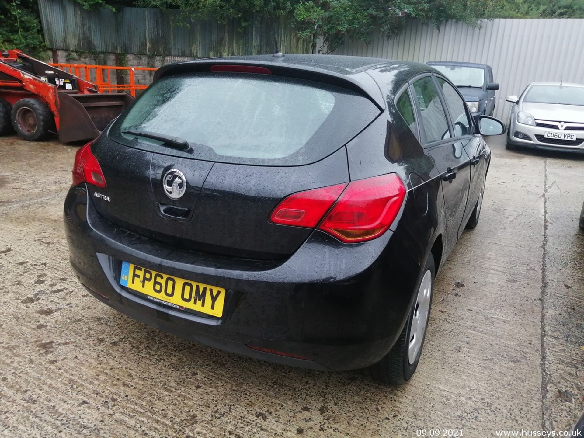 11/60 VAUXHALL ASTRA EXCLUSIV 98 - 1398cc 5dr Hatchback (Black, 124k) - Image 8 of 11