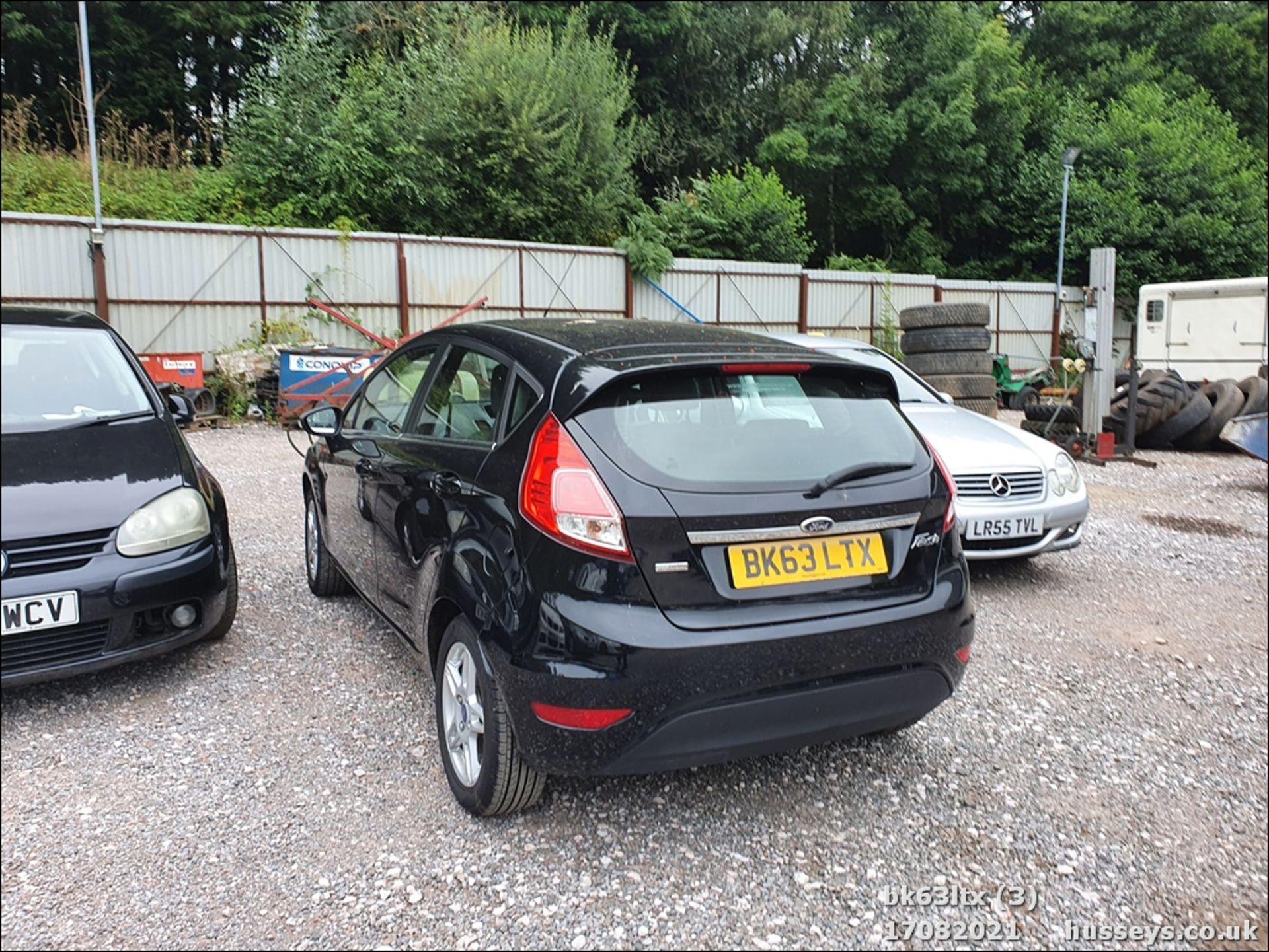 13/63 FORD FIESTA ZETEC - 998cc 5dr Hatchback (Black, 53k) - Image 4 of 16