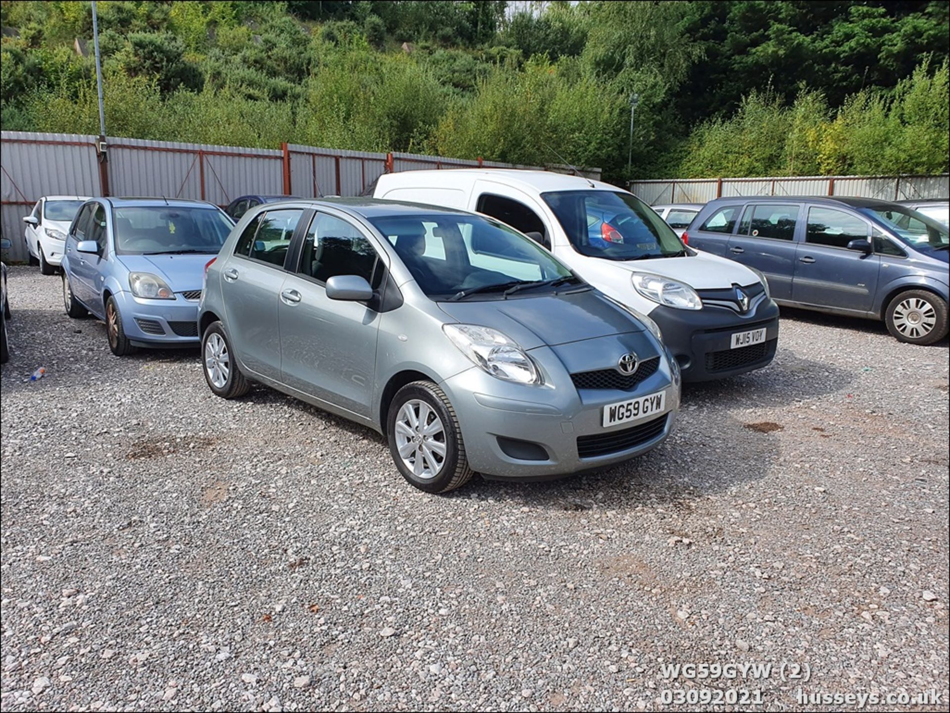 09/59 TOYOTA YARIS TR VVT-I S-A - 1329cc 5dr Hatchback (Silver, 87k) - Image 2 of 12