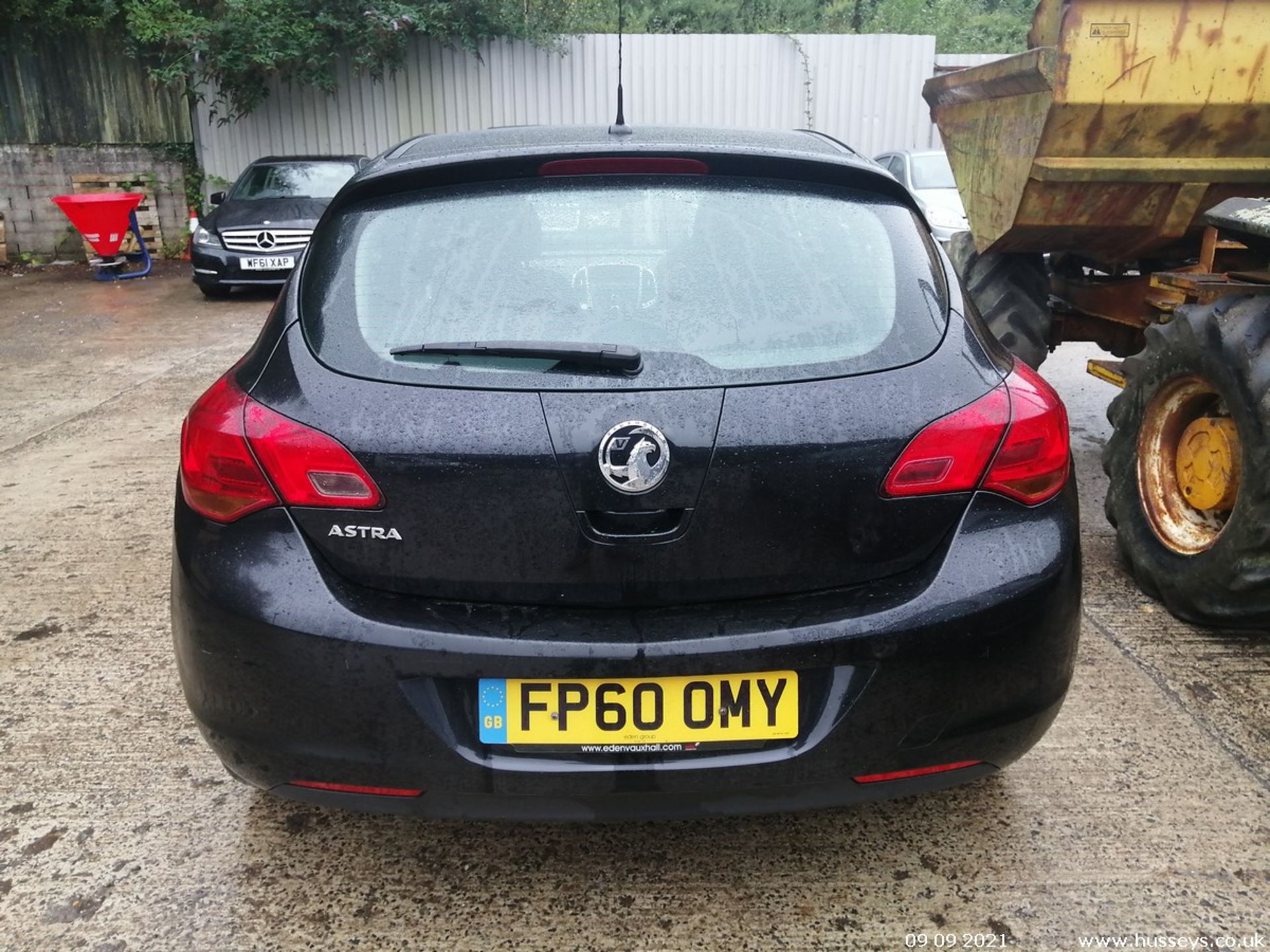 11/60 VAUXHALL ASTRA EXCLUSIV 98 - 1398cc 5dr Hatchback (Black, 124k) - Image 7 of 11