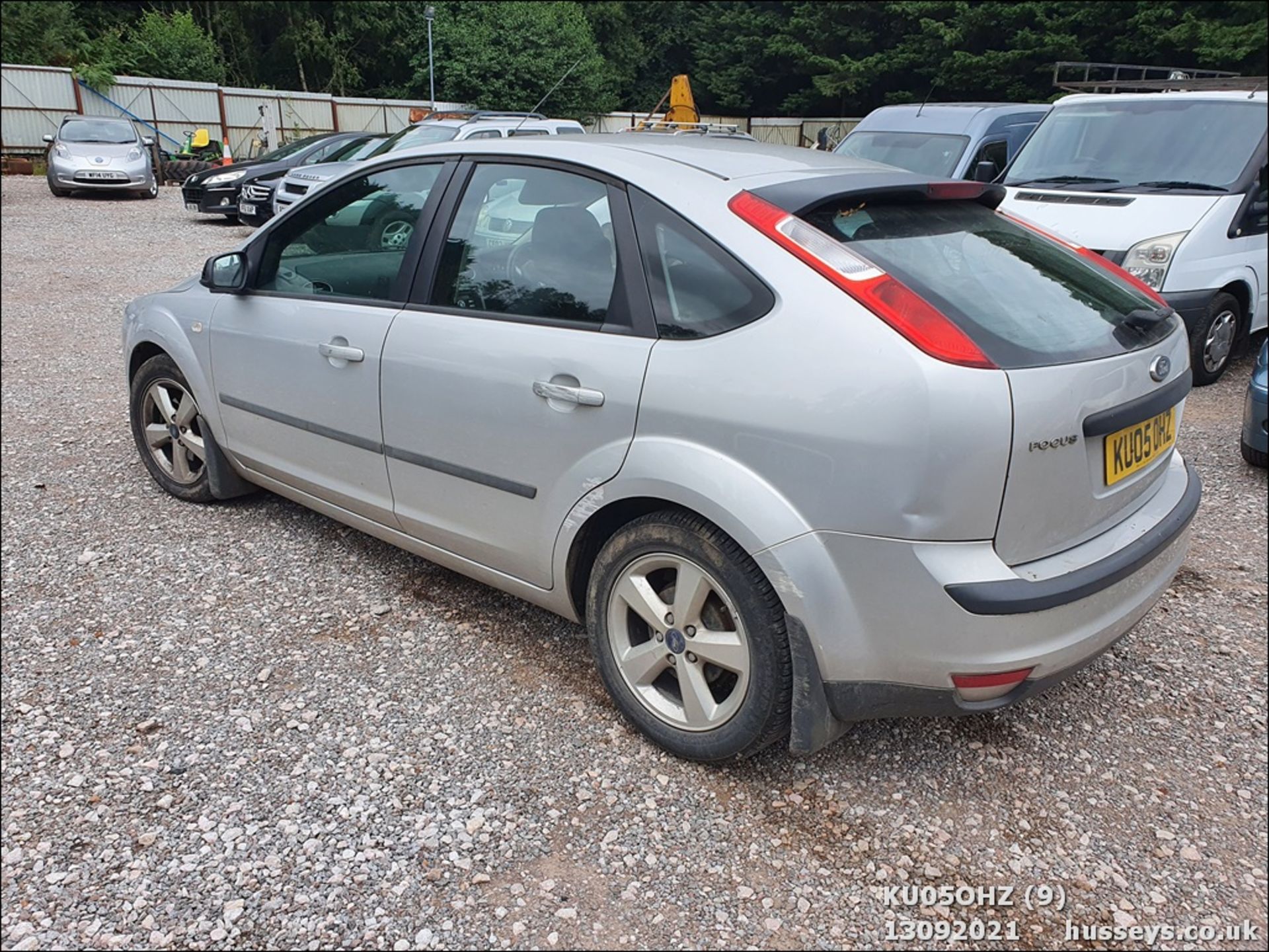 05/05 FORD FOCUS ZETEC CLIMATE TDCI - 1560cc 5dr Hatchback (Silver, 147k) - Image 9 of 18