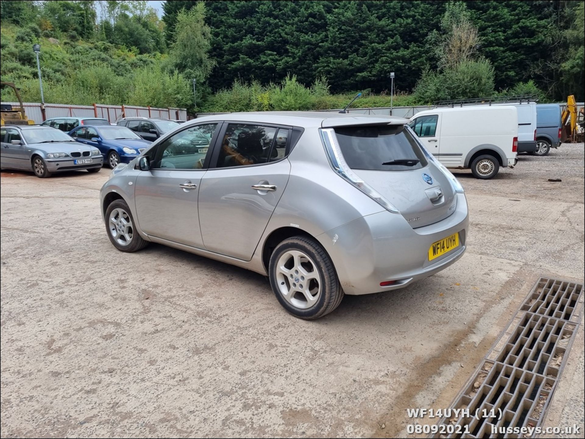 14/14 NISSAN LEAF ACENTA 5dr Hatchback (Silver, 18k) - Image 11 of 23