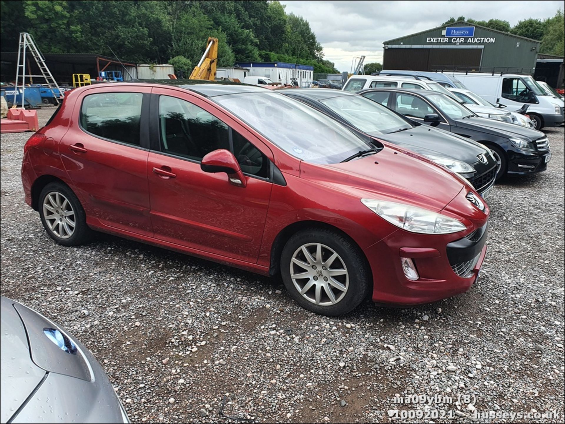 09/09 PEUGEOT 308 SE HDI - 1560cc 5dr Hatchback (Red) - Image 8 of 19