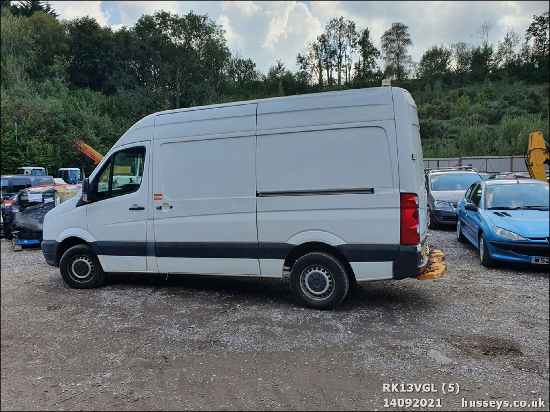 13/13 VOLKSWAGEN CRAFTER CR35 TDI 143 MWB - 1968cc 5dr Van (White, 75k) - Image 5 of 13