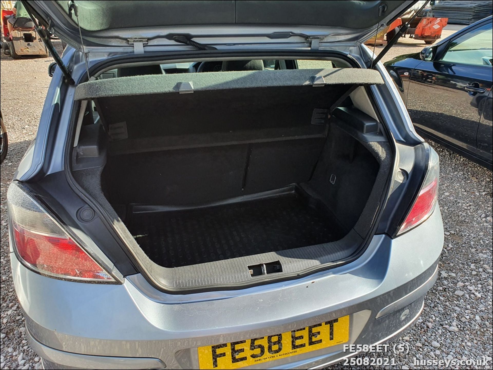 08/58 VAUXHALL ASTRA CLUB CDTI 100 - 1686cc 5dr Hatchback (Silver, 115k) - Image 6 of 15