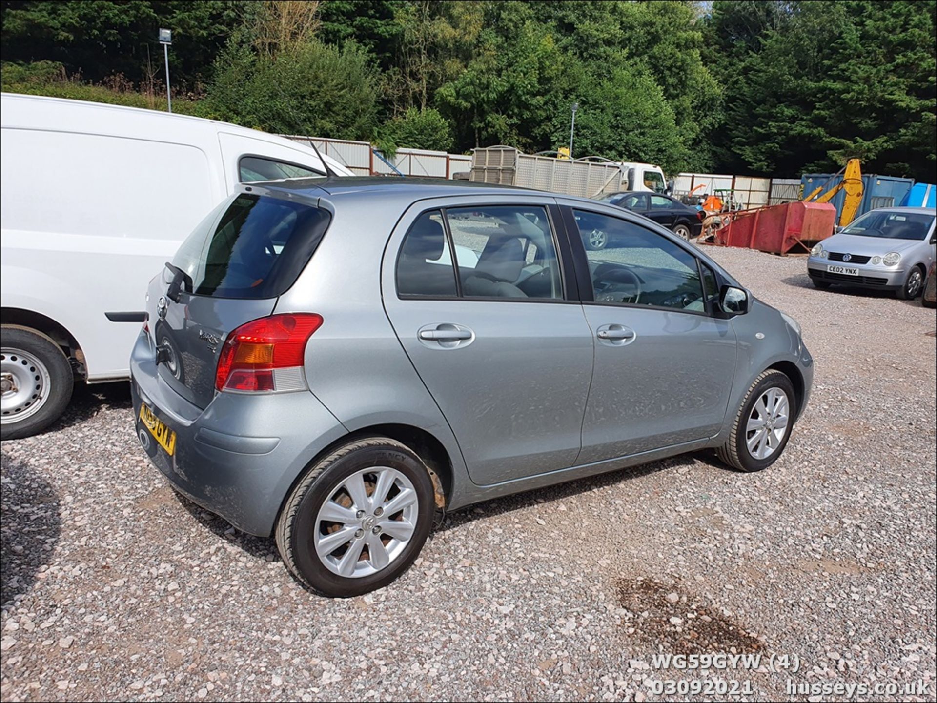 09/59 TOYOTA YARIS TR VVT-I S-A - 1329cc 5dr Hatchback (Silver, 87k) - Image 4 of 12