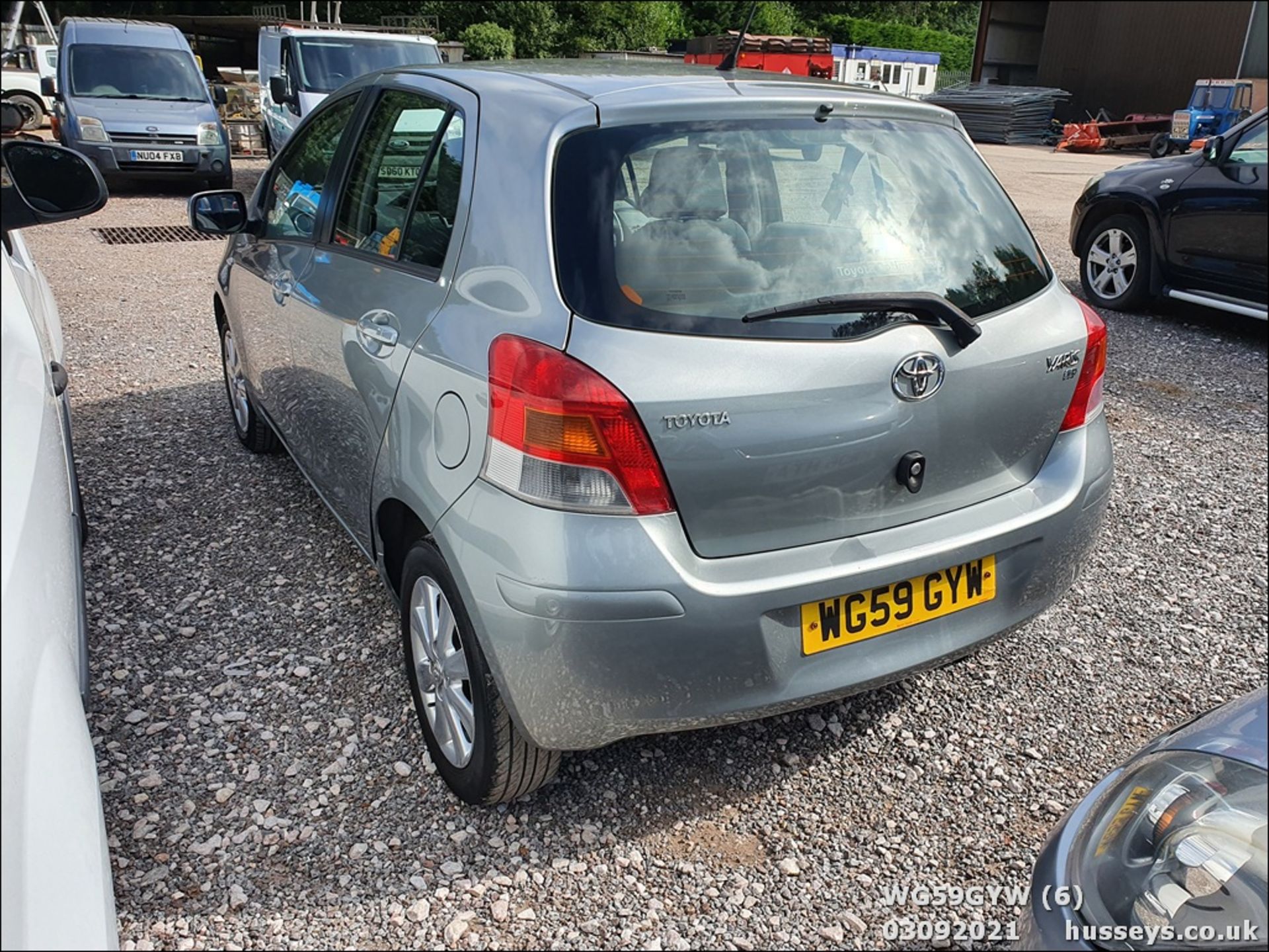 09/59 TOYOTA YARIS TR VVT-I S-A - 1329cc 5dr Hatchback (Silver, 87k) - Image 6 of 12