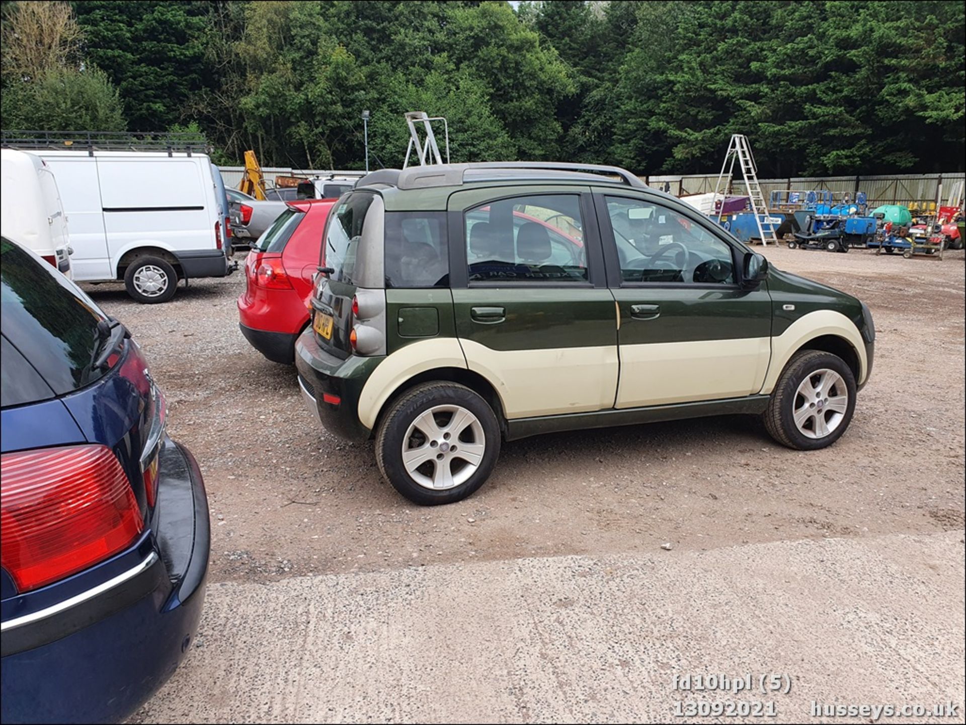 10/10 FIAT PANDA CROSS M-JET 4X4 - 1248cc 5dr Hatchback (Green, 58k) - Image 5 of 15