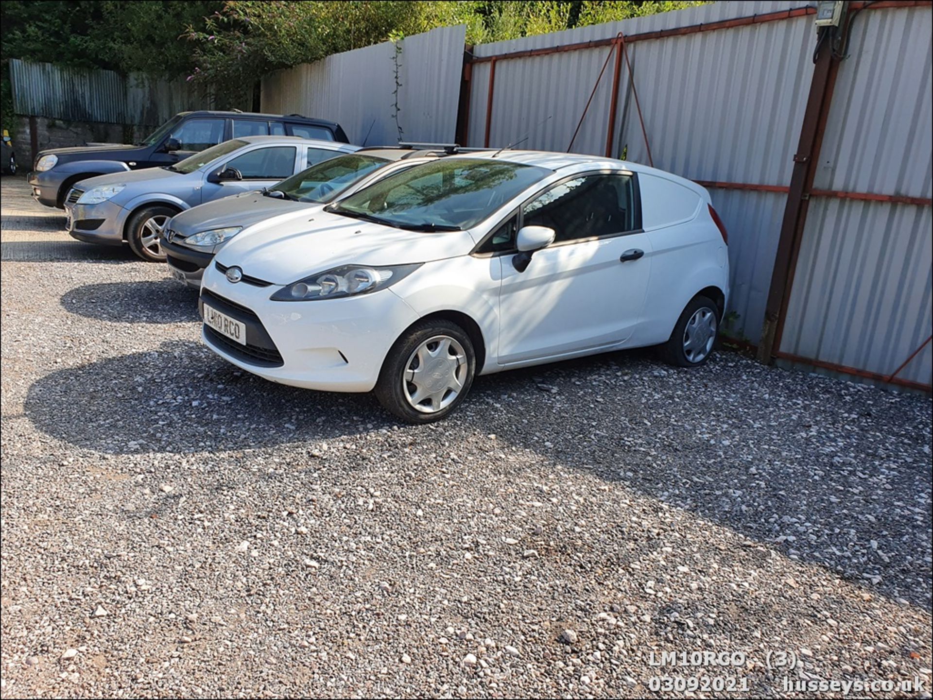 10/10 FORD FIESTA BASE TDCI 68 - 1399cc 3.dr Van (White, 127k) - Image 4 of 14