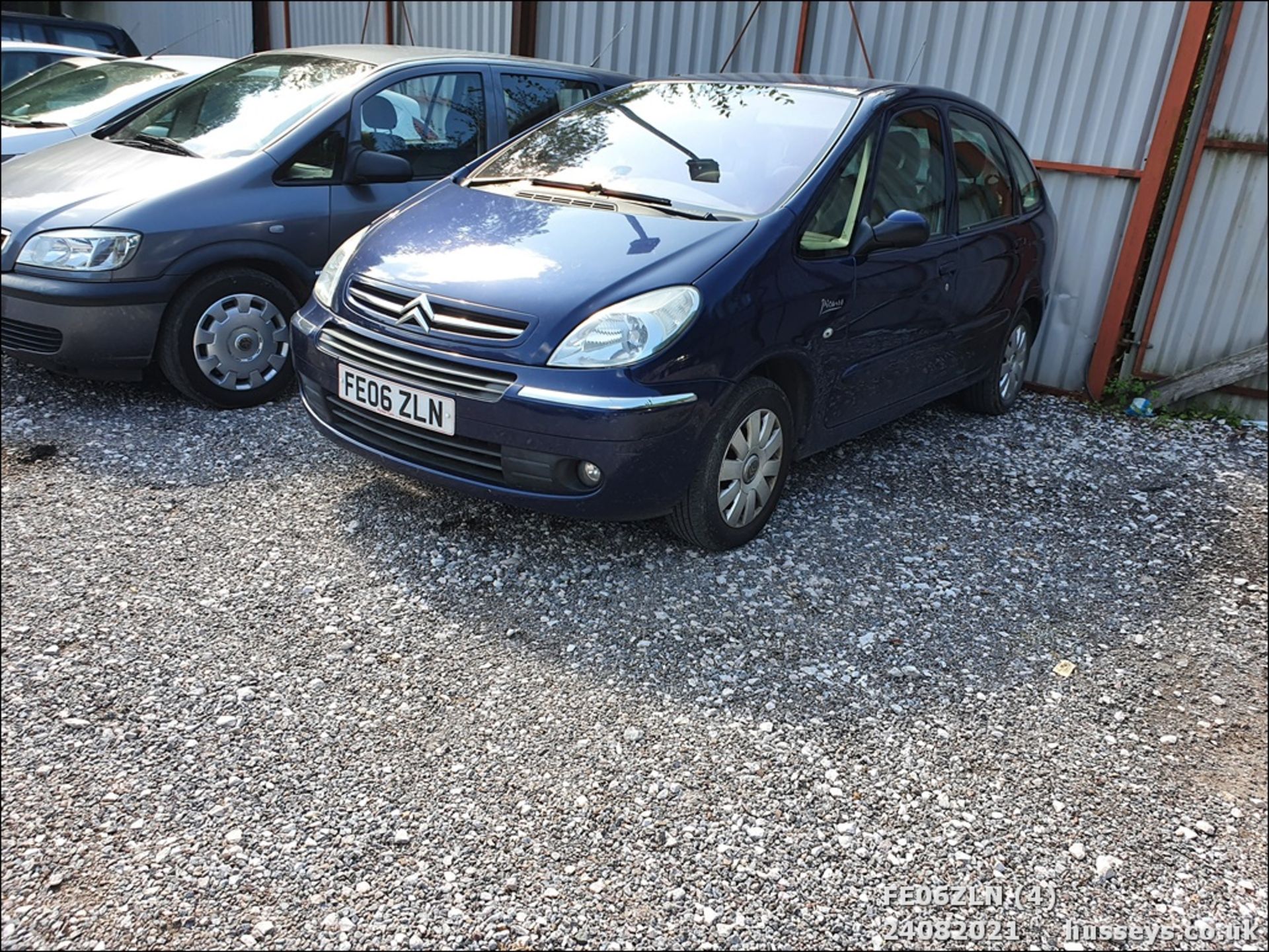 06/06 CITROEN XSARA PICASSO EXCL 92 - 1560cc 5dr MPV (Blue, 147k) - Image 4 of 17