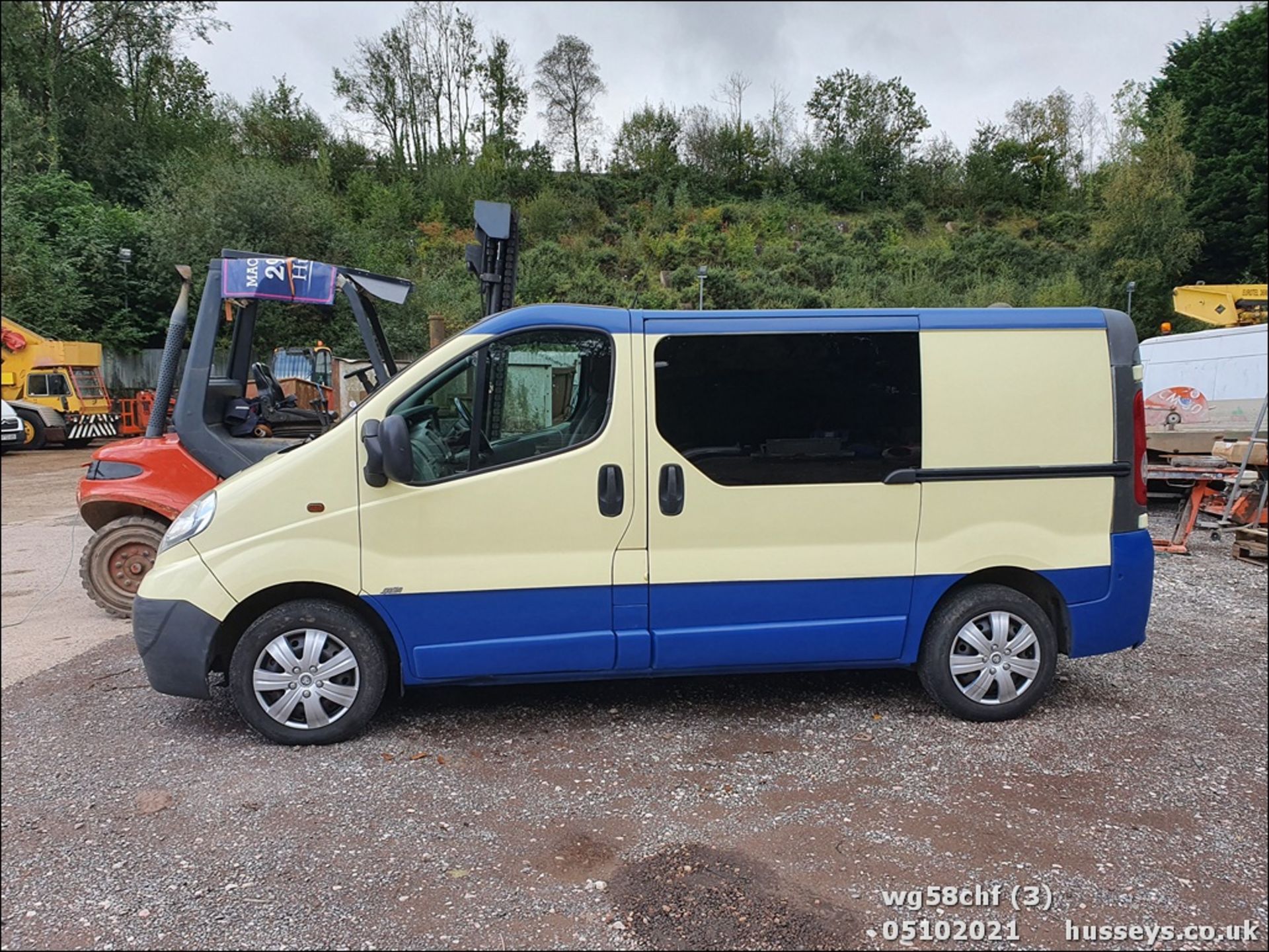 08/58 VAUXHALL VIVARO SPORTIVE CDTI SWB - 1995cc 5dr Van (Blue, 128k) - Image 2 of 17