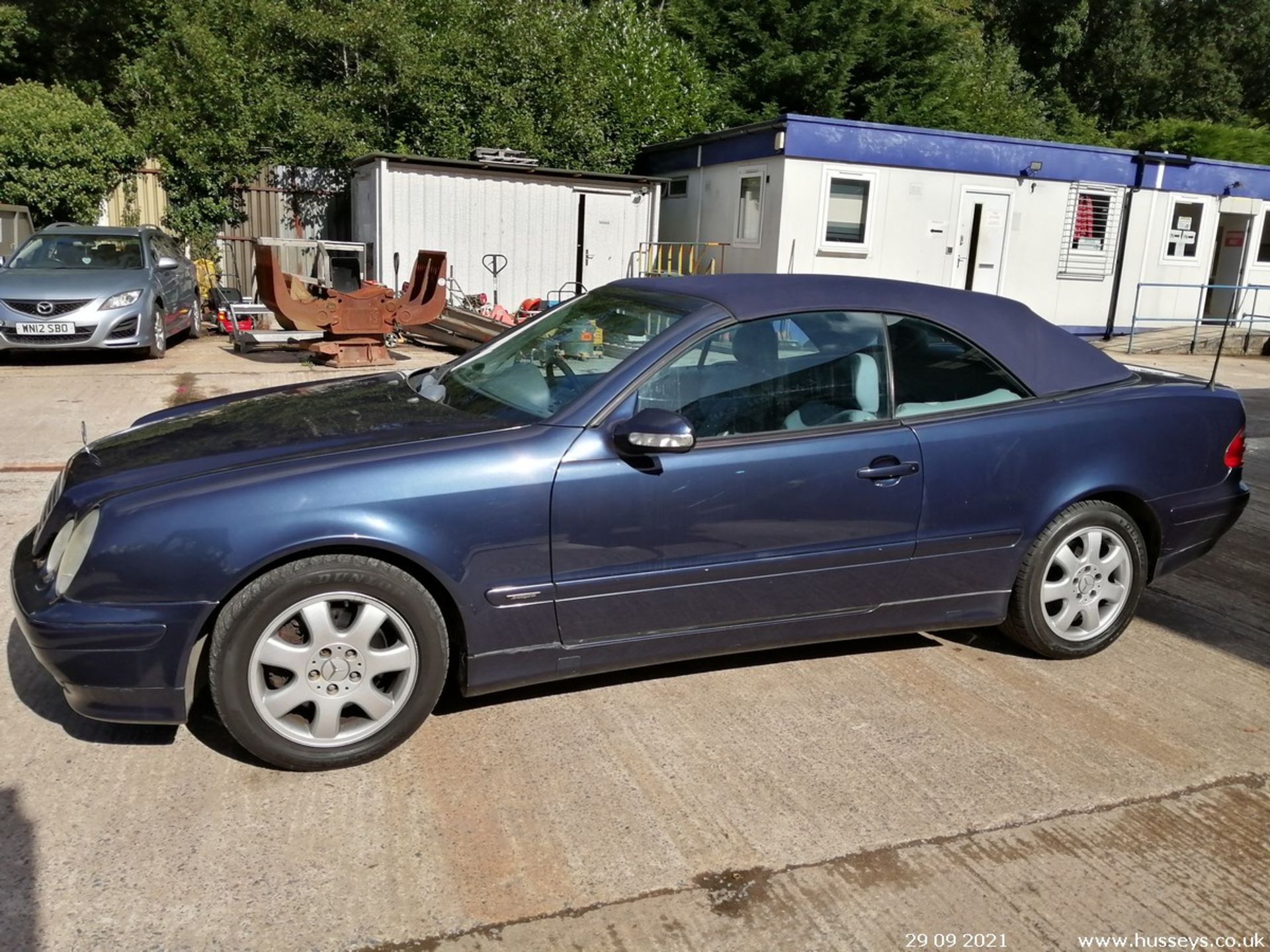 2000 MERCEDES CLK320 AVANTGARDE AUTO - 3199cc 2dr Convertible (Blue) - Image 4 of 12