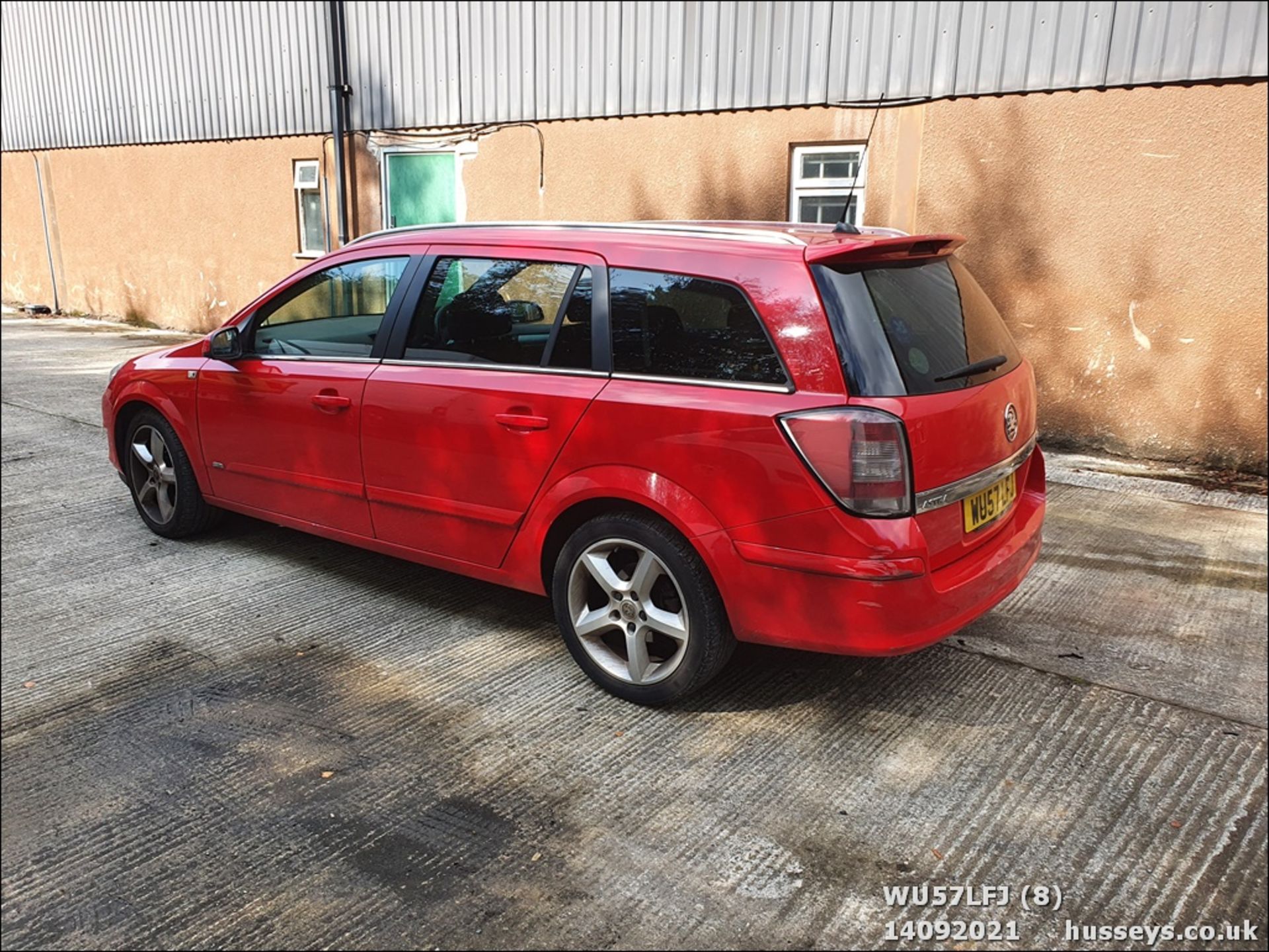 07/57 VAUXHALL ASTRA SRI CDTI 100 - 1686cc 5dr Estate (Red, 150k) - Image 8 of 17