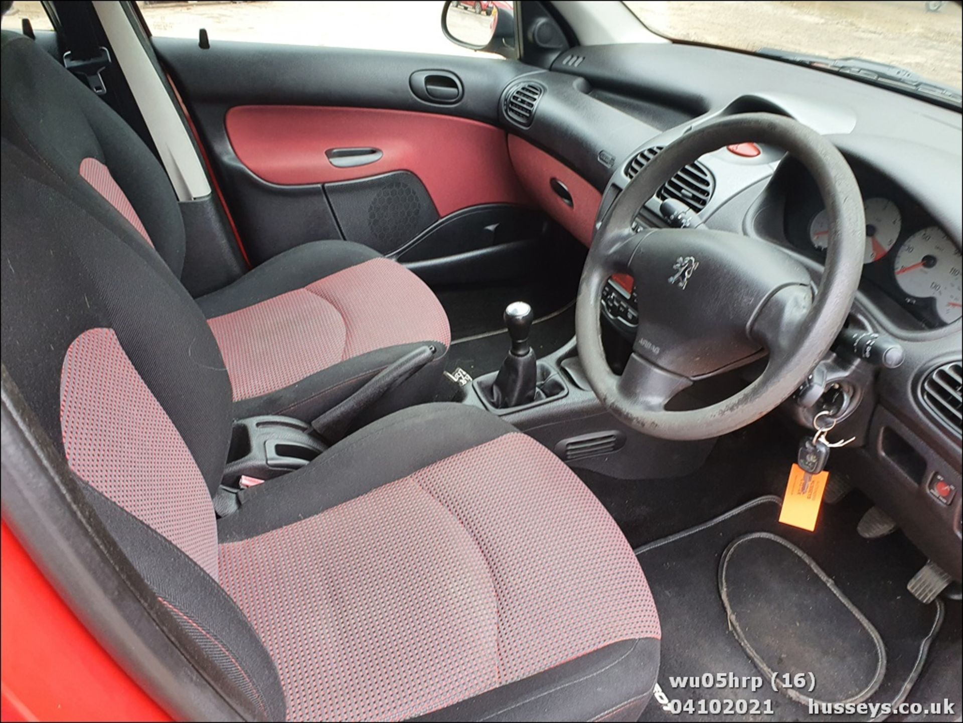 05/05 PEUGEOT 206 SPORT HDI - 1997cc 5dr Hatchback (Red, 153k) - Image 16 of 18