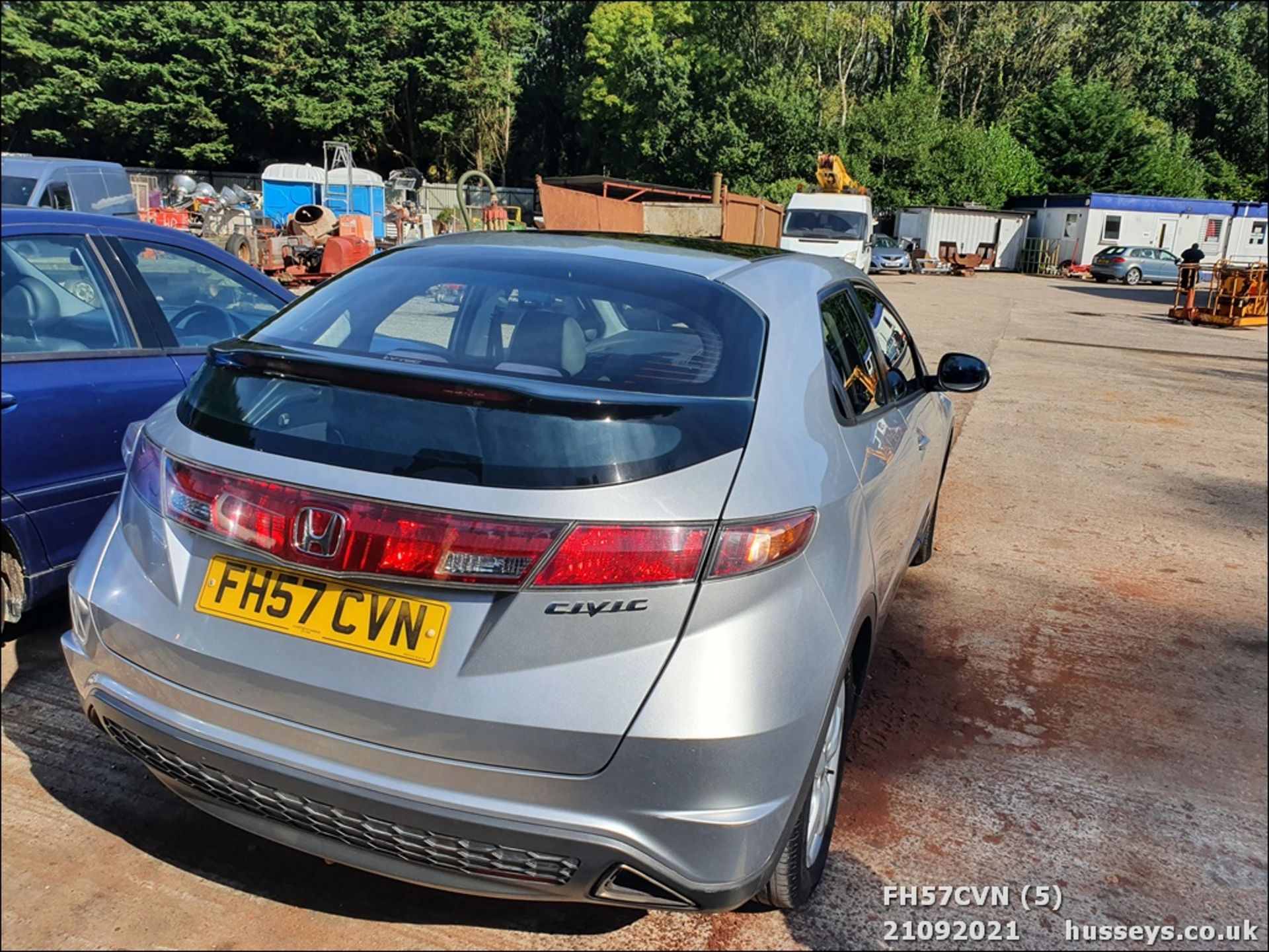 07/57 HONDA CIVIC ES I-VTEC - 1799cc 5dr Hatchback (Silver, 100k) - Image 5 of 15