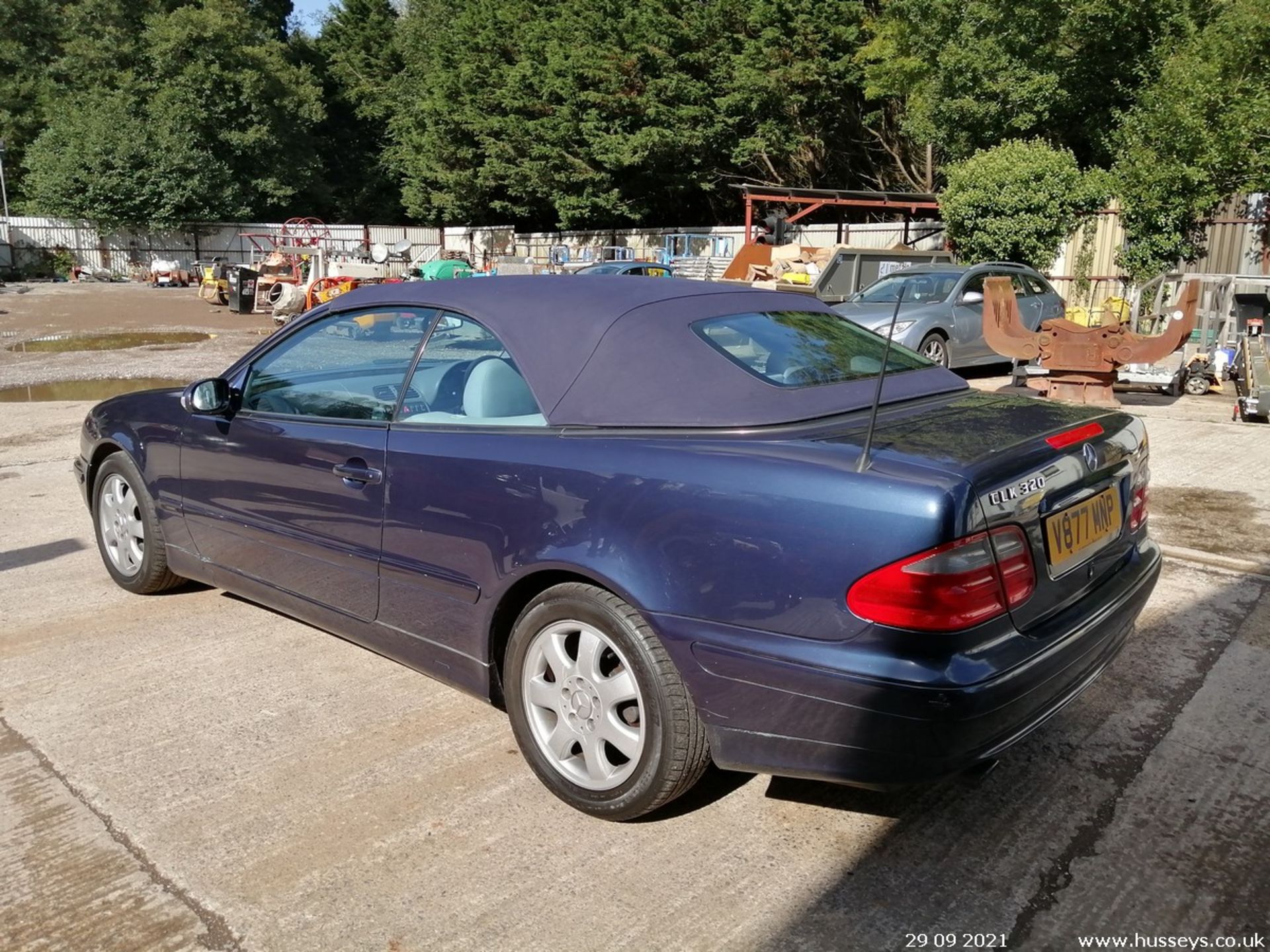 2000 MERCEDES CLK320 AVANTGARDE AUTO - 3199cc 2dr Convertible (Blue) - Image 5 of 12