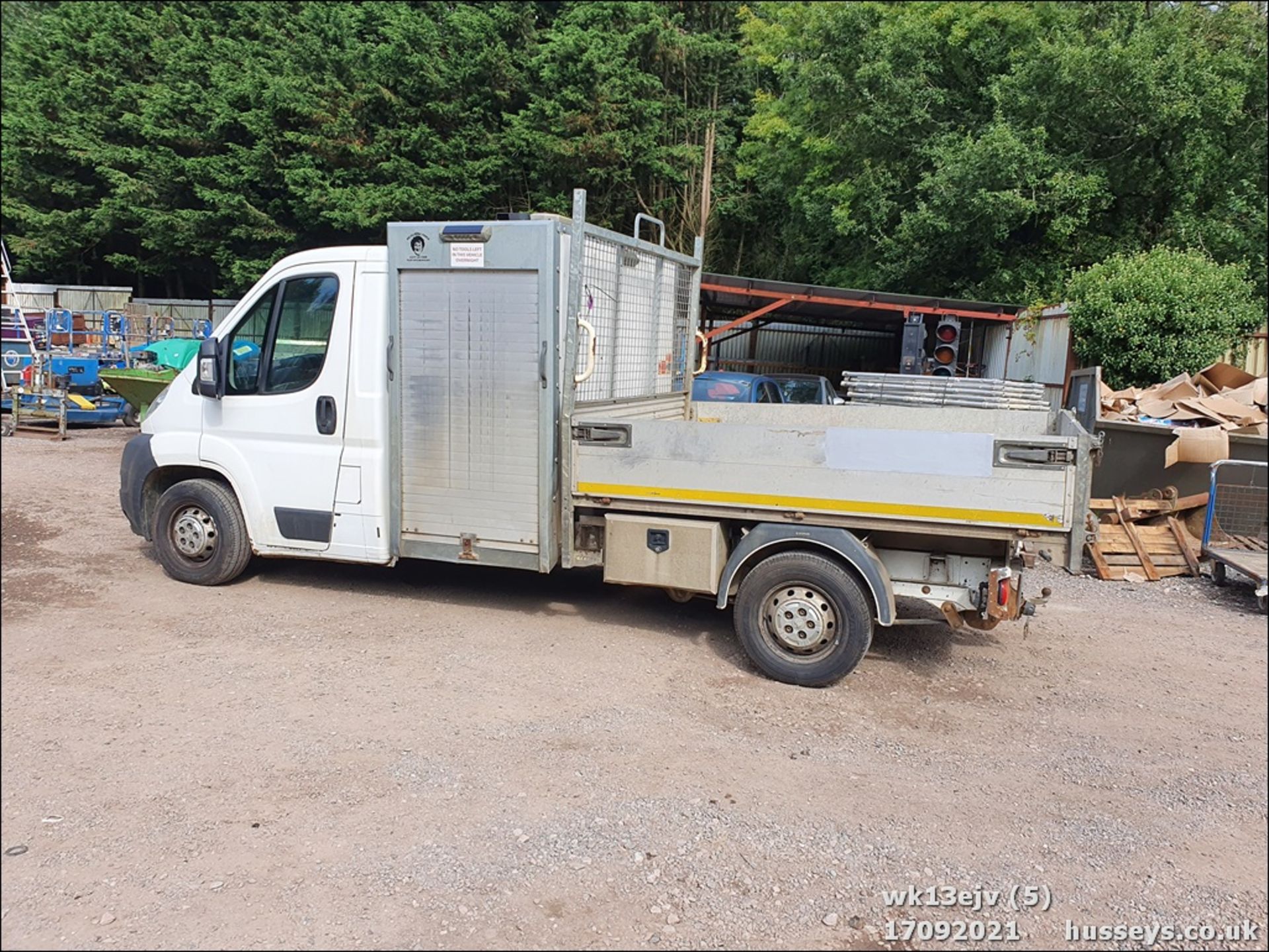 13/13 PEUGEOT BOXER 335 L2S HDI - 2198cc 2dr Tipper (White, 162k) - Image 6 of 23