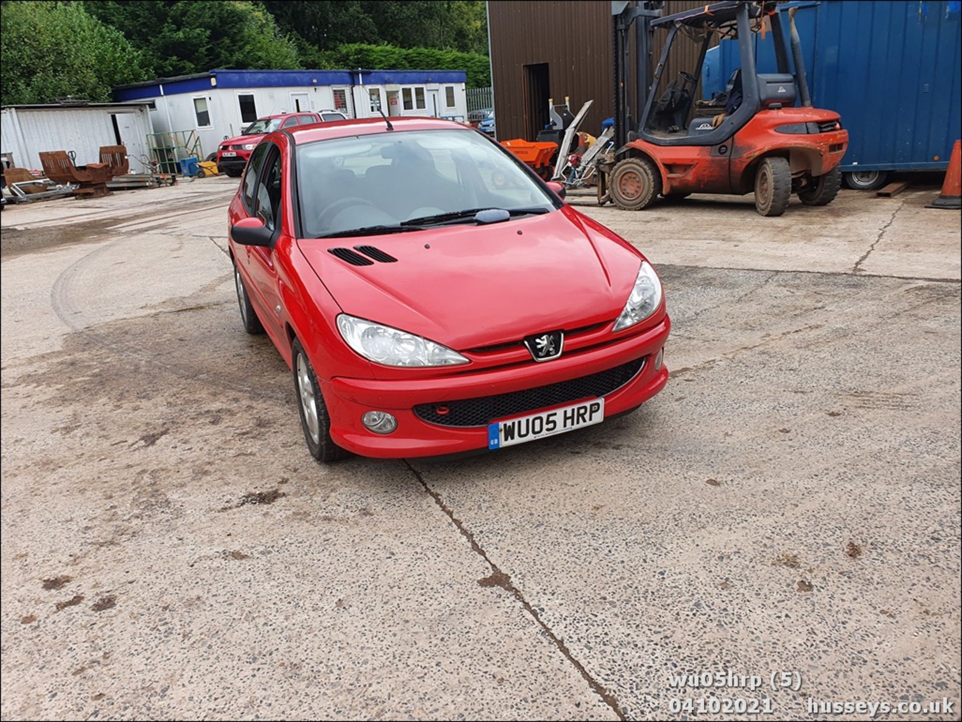 05/05 PEUGEOT 206 SPORT HDI - 1997cc 5dr Hatchback (Red, 153k) - Image 5 of 18