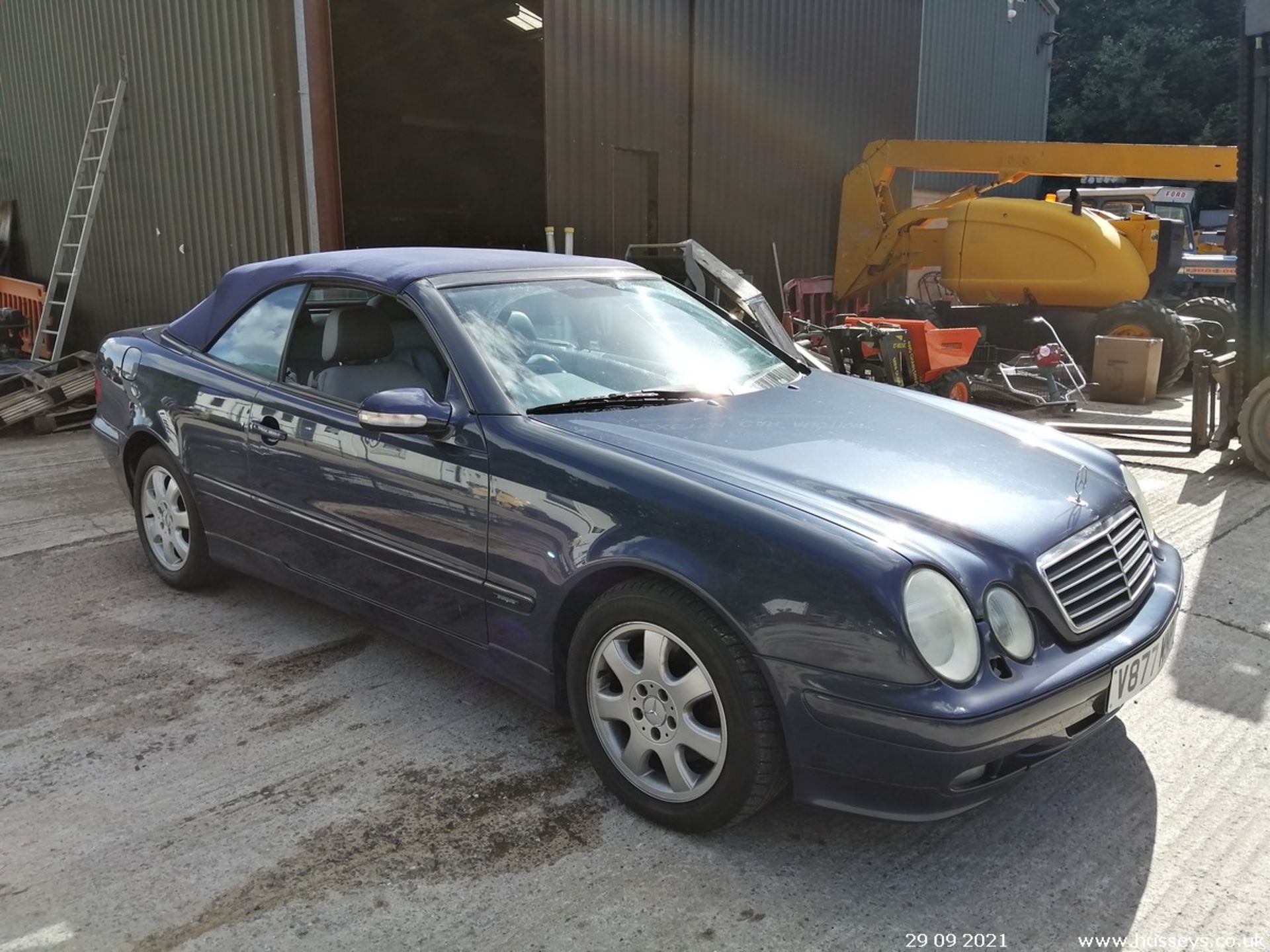 2000 MERCEDES CLK320 AVANTGARDE AUTO - 3199cc 2dr Convertible (Blue)