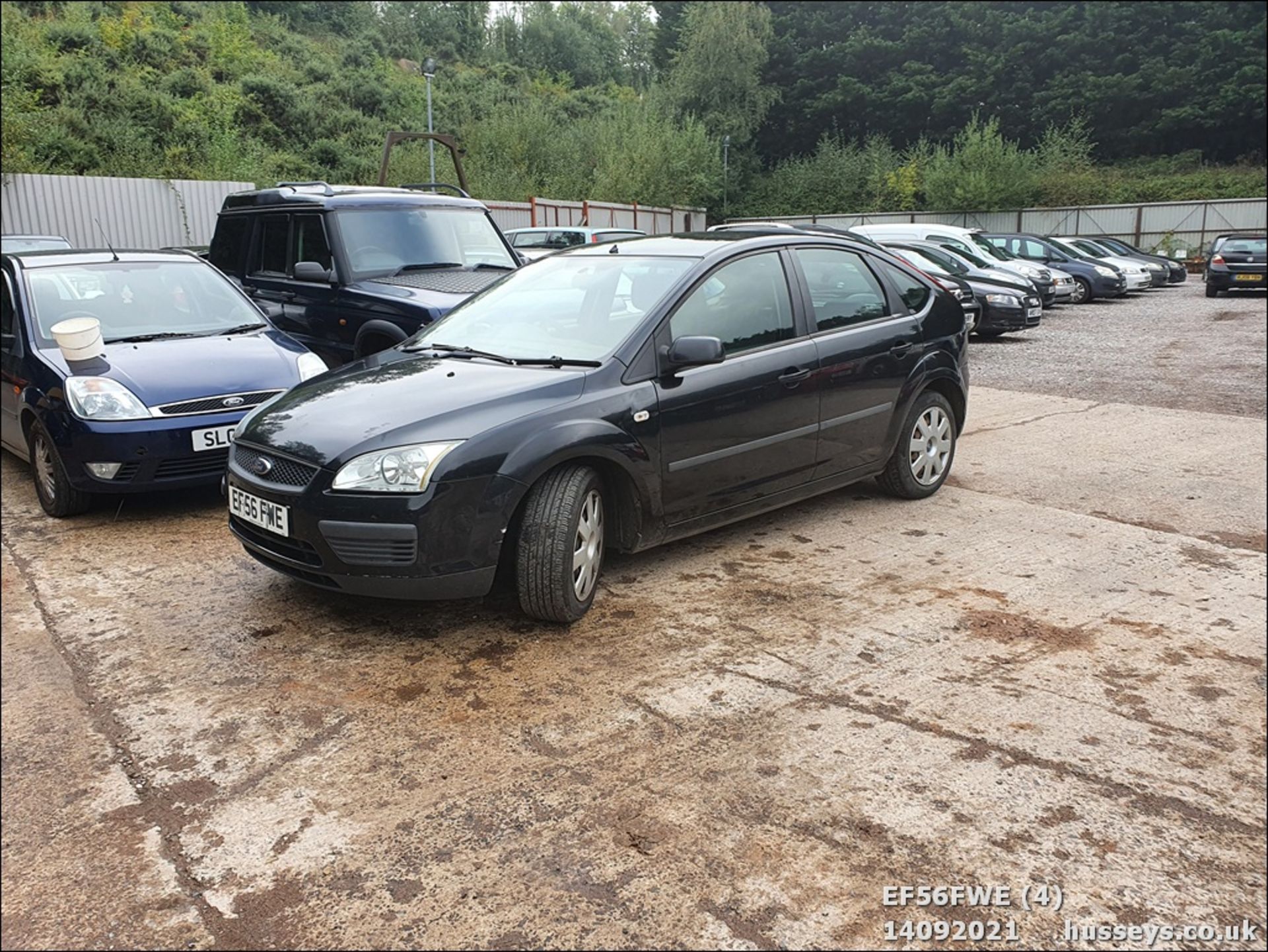 06/56 FORD FOCUS LX - 1596cc 5dr Hatchback (Black, 136k) - Image 6 of 14