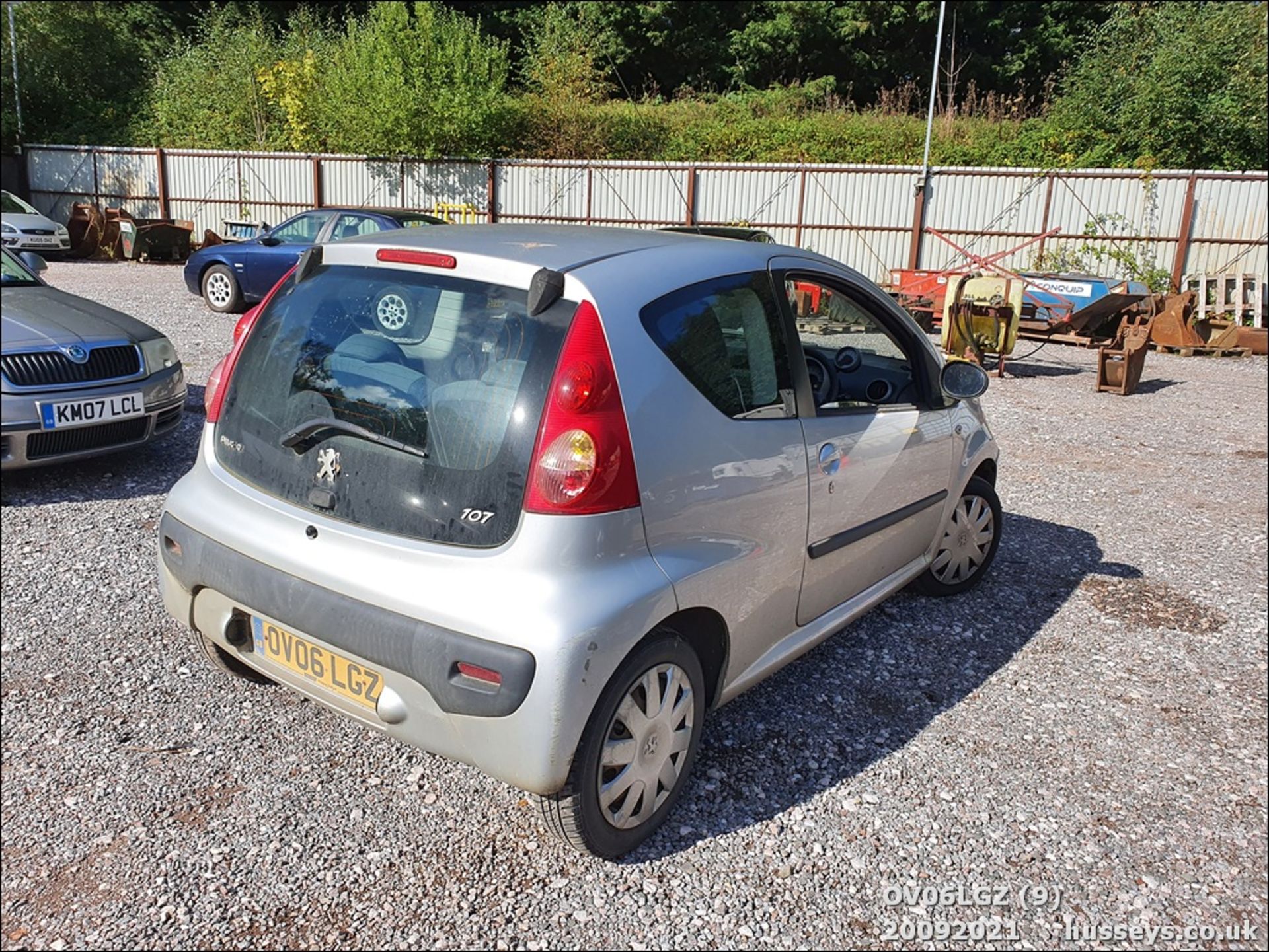 06/06 PEUGEOT 107 URBAN - 998cc 3dr Hatchback (Silver) - Image 9 of 20