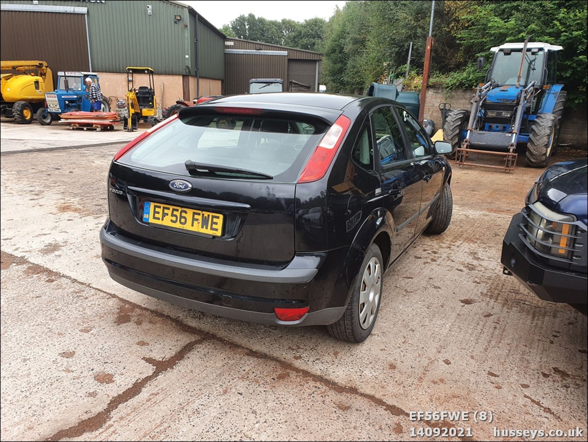 06/56 FORD FOCUS LX - 1596cc 5dr Hatchback (Black, 136k) - Image 9 of 14