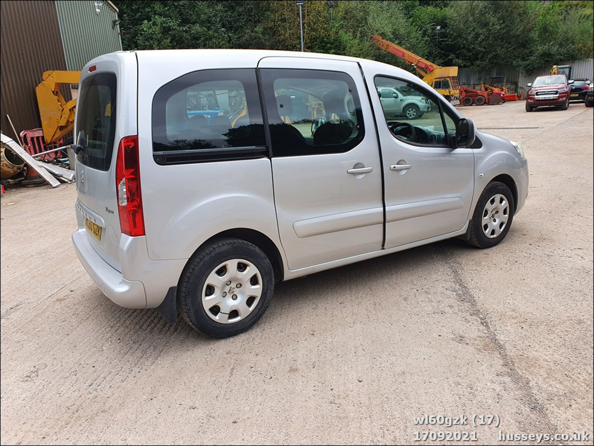 11/60 PEUGEOT PARTNER TEPEE S HDI 92 - 1560cc 5dr MPV (Silver, 89k) - Image 17 of 23