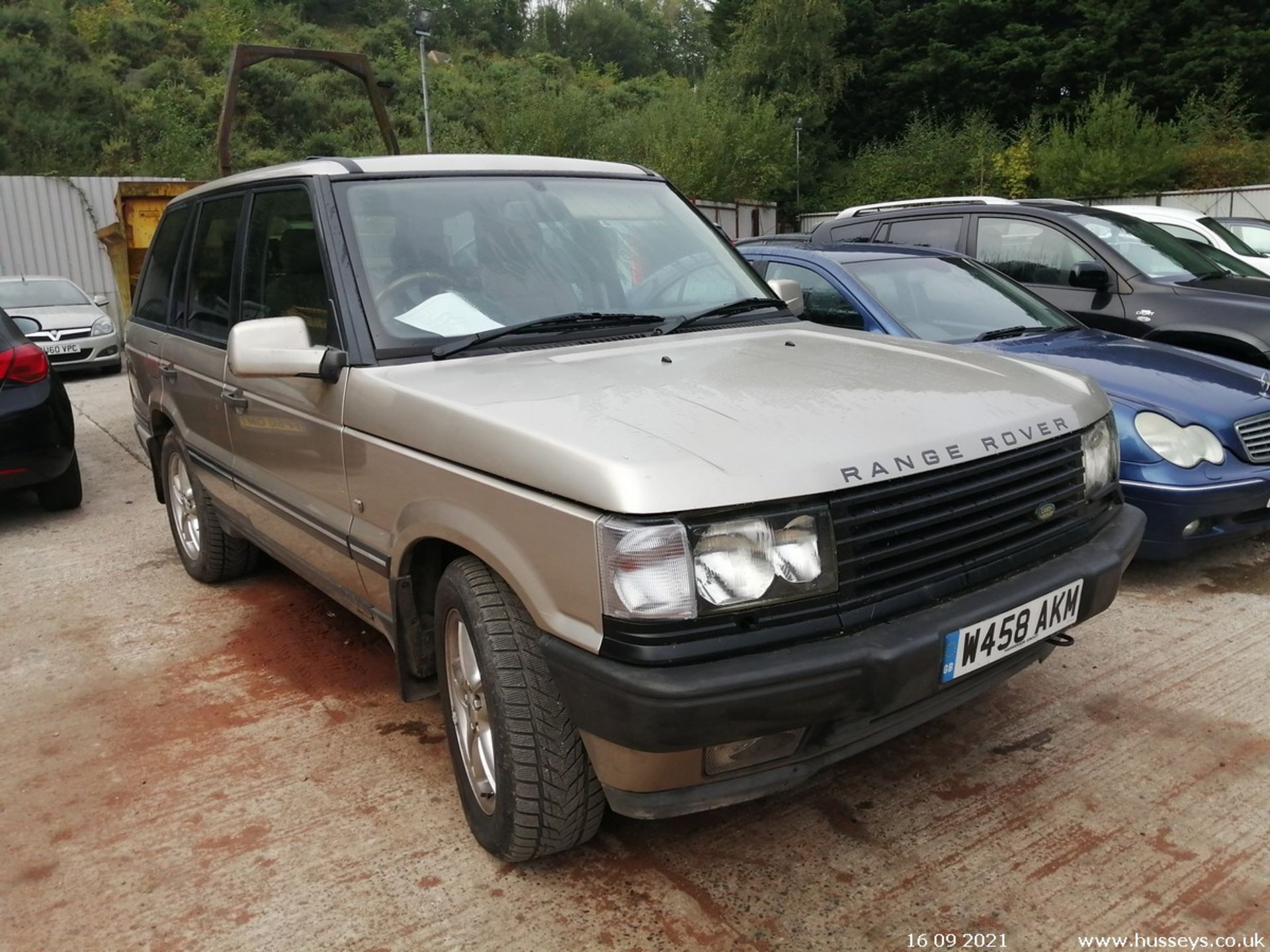 2000 LAND ROVER RANGE ROVER - 4554cc 5dr 4x4 (Gold, 119k) - Image 2 of 16