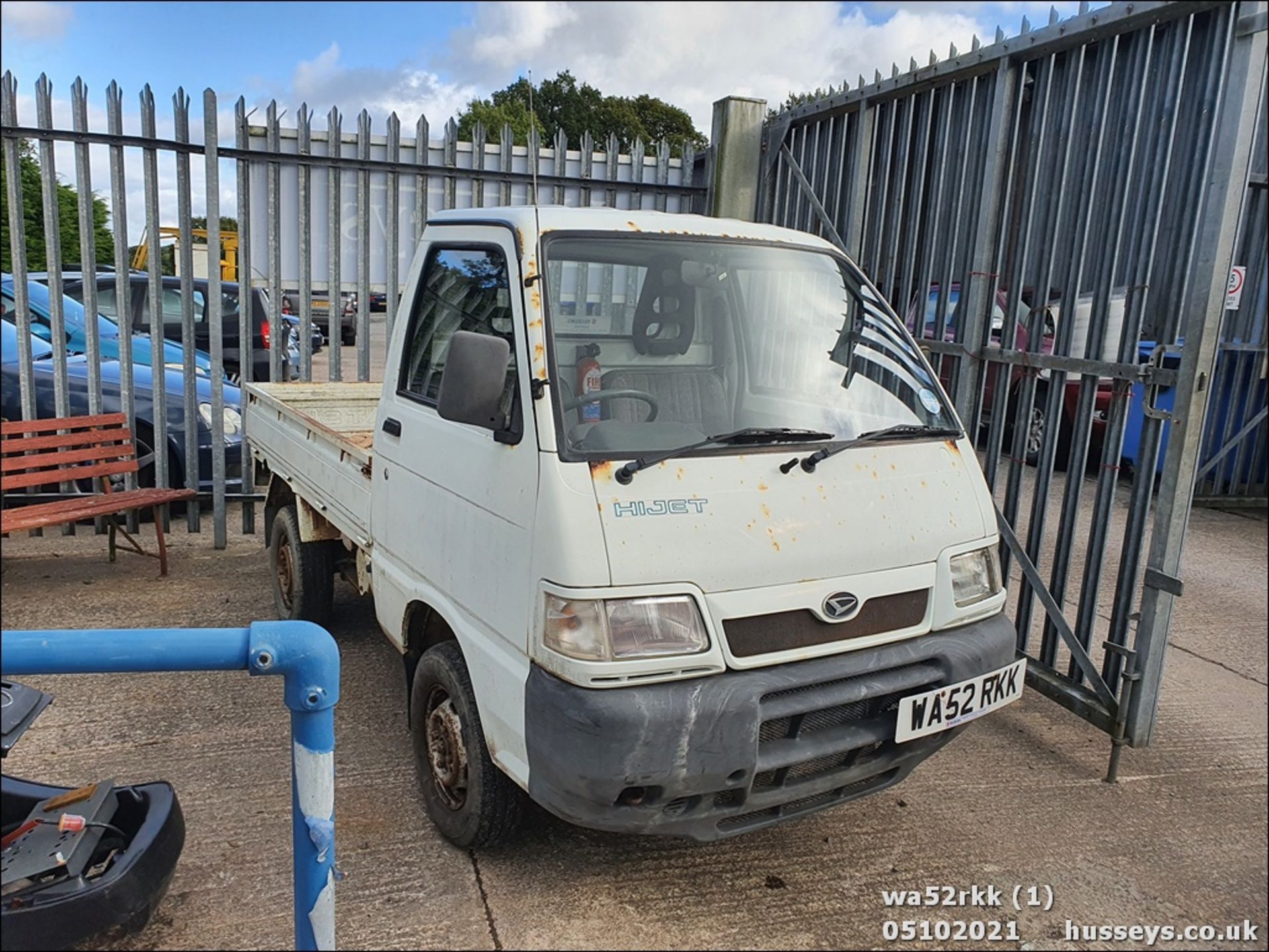 02/52 DAIHATSU HI-JET 1300 16V EFI - 1296cc 2dr Van (White) - Image 2 of 10