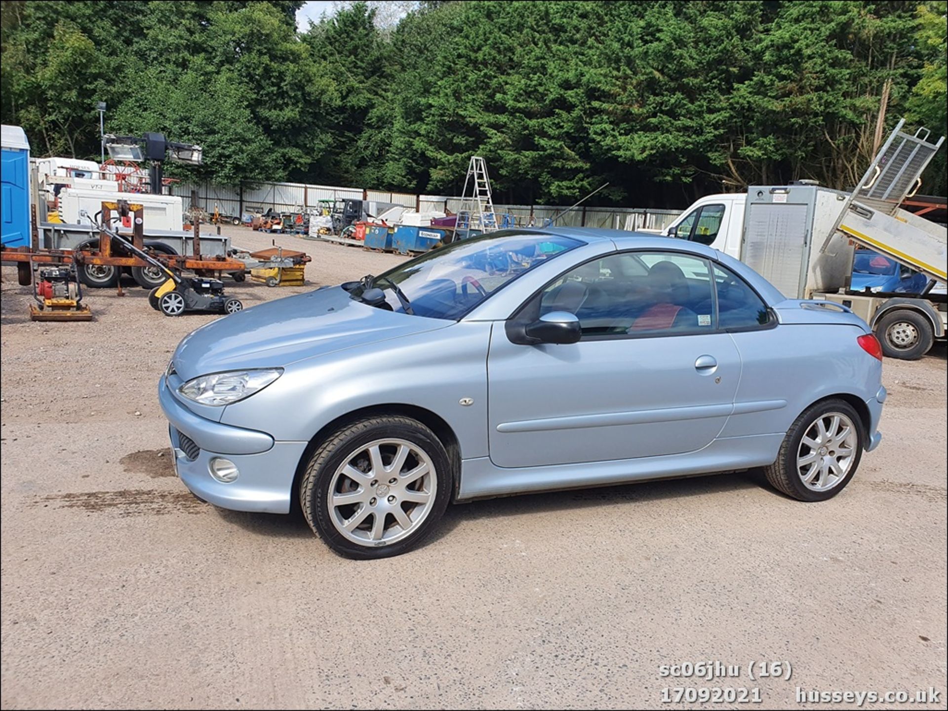 06/06 PEUGEOT 206 ALLURE CC - 1587cc 2dr Convertible (Silver, 84k) - Image 11 of 22