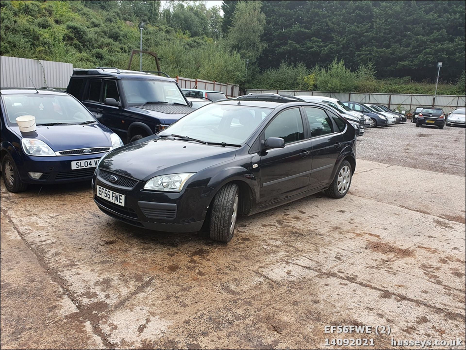 06/56 FORD FOCUS LX - 1596cc 5dr Hatchback (Black, 136k) - Image 4 of 14