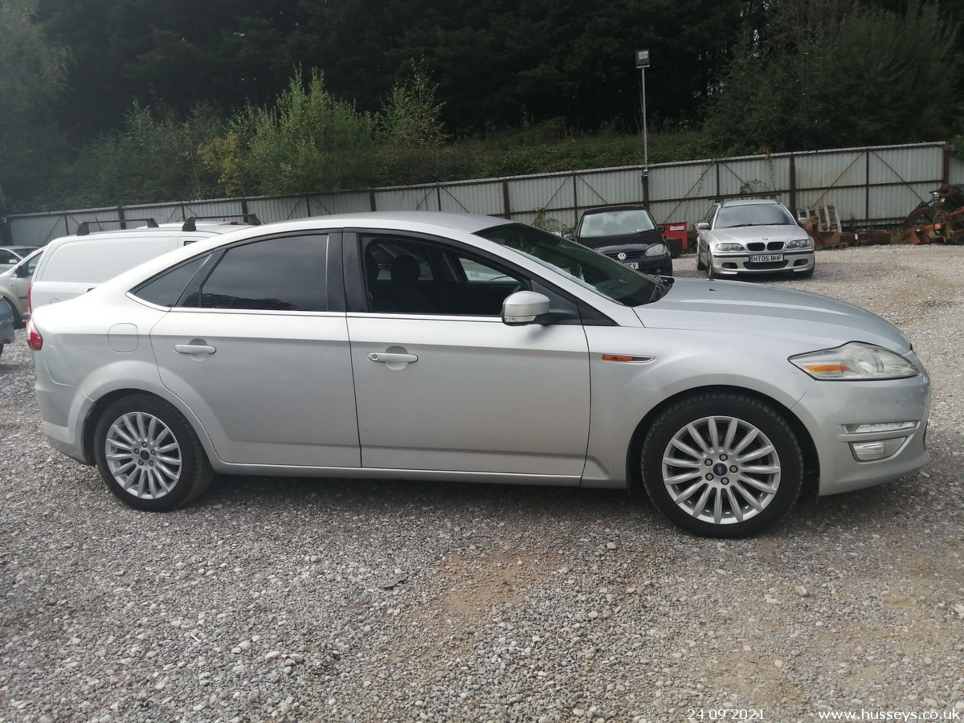 13/13 FORD MONDEO ZETEC BUSINESS EDN - 1997cc 5dr Hatchback (Silver, 111k) - Image 4 of 12