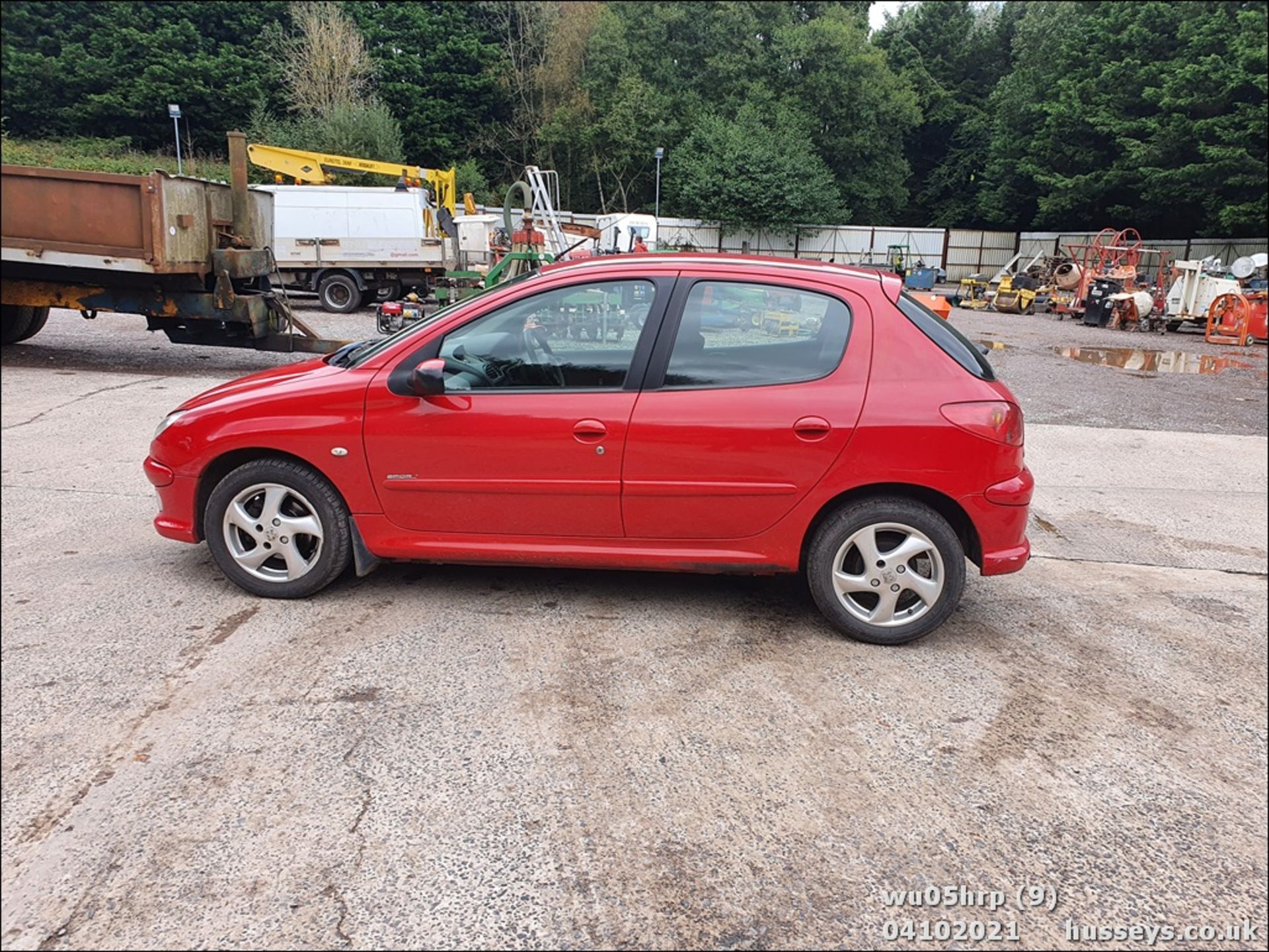 05/05 PEUGEOT 206 SPORT HDI - 1997cc 5dr Hatchback (Red, 153k) - Image 9 of 18