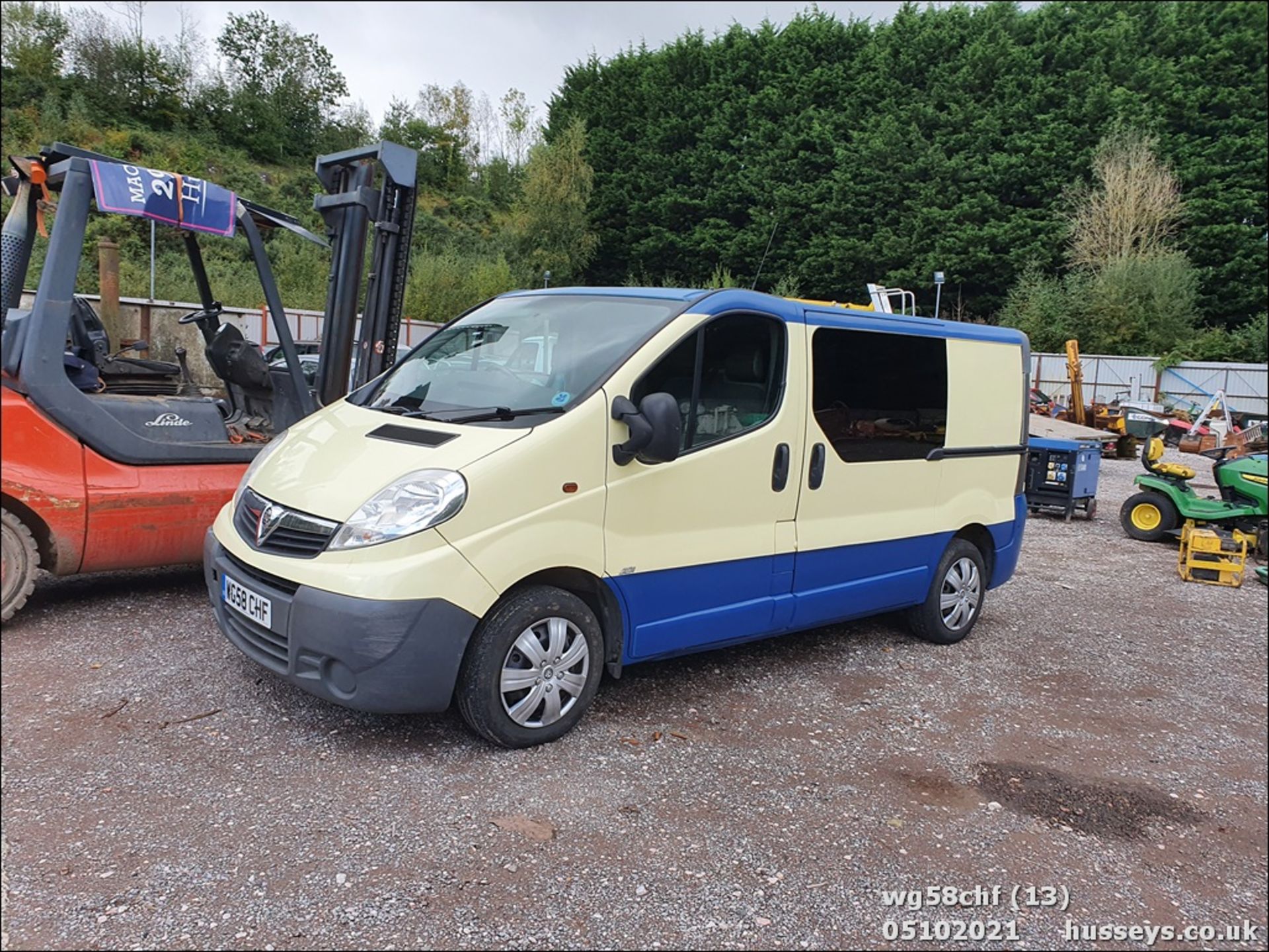 08/58 VAUXHALL VIVARO SPORTIVE CDTI SWB - 1995cc 5dr Van (Blue, 128k) - Image 13 of 17