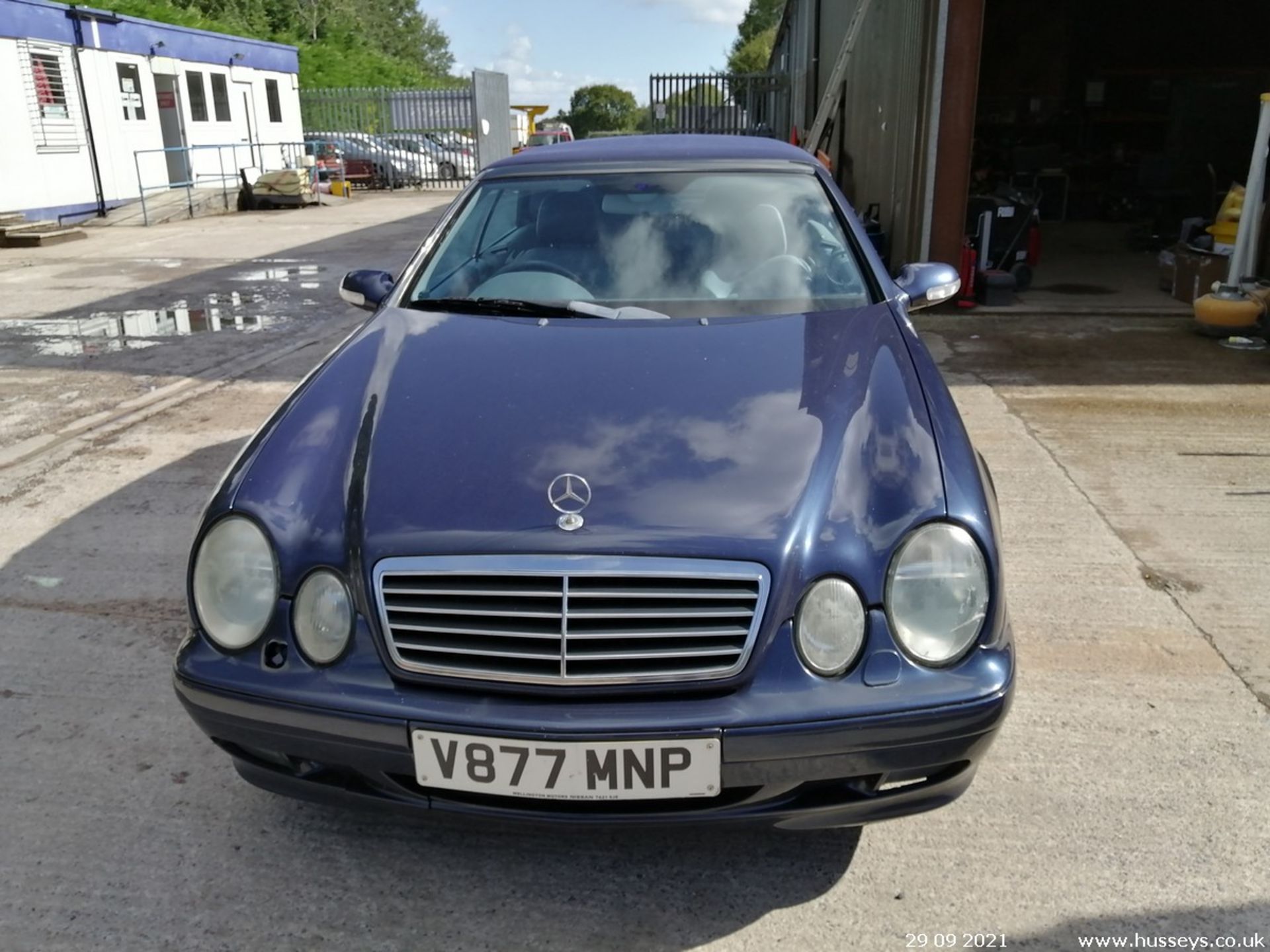 2000 MERCEDES CLK320 AVANTGARDE AUTO - 3199cc 2dr Convertible (Blue) - Image 2 of 12