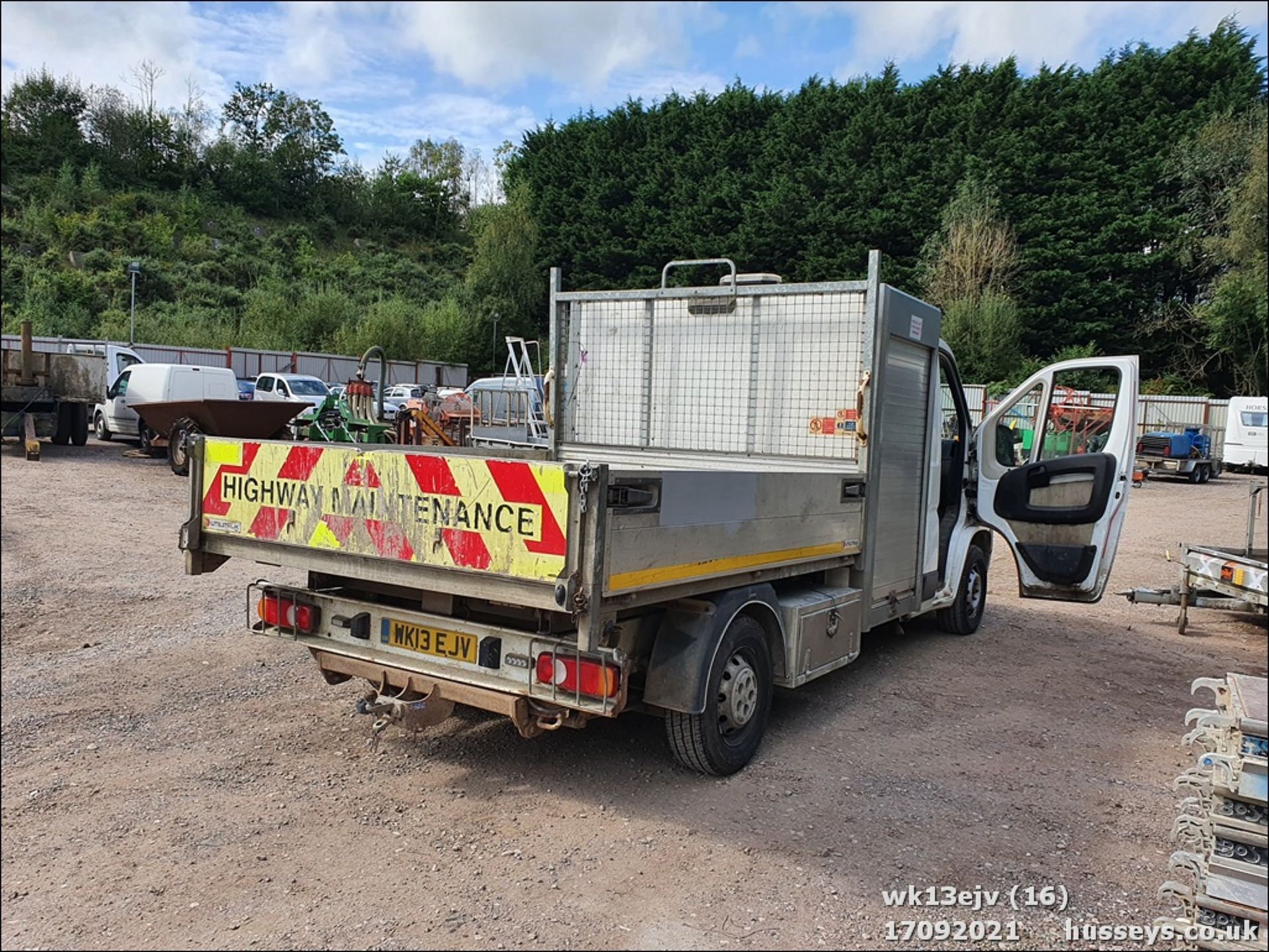 13/13 PEUGEOT BOXER 335 L2S HDI - 2198cc 2dr Tipper (White, 162k) - Image 17 of 23