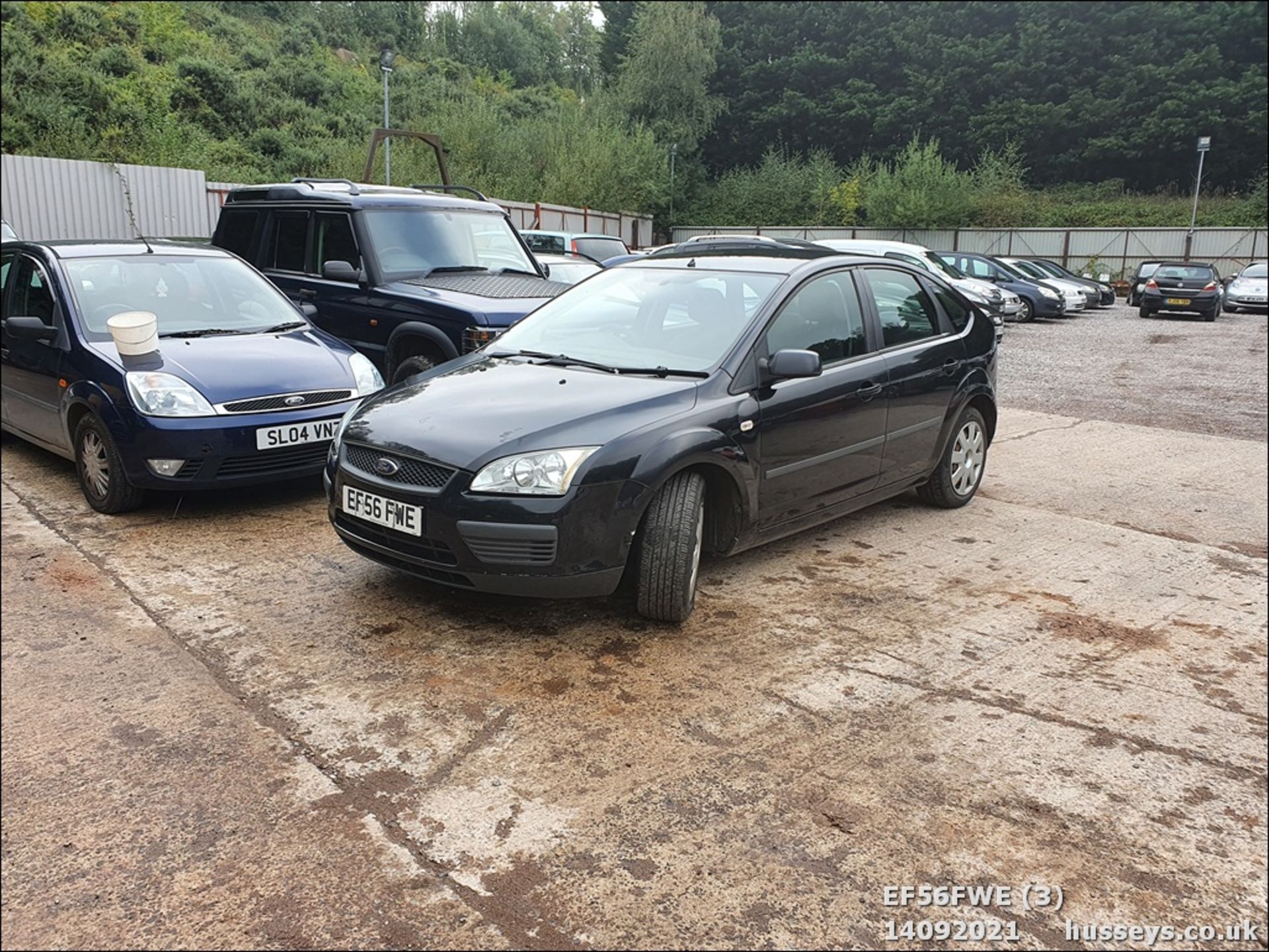 06/56 FORD FOCUS LX - 1596cc 5dr Hatchback (Black, 136k) - Image 5 of 14